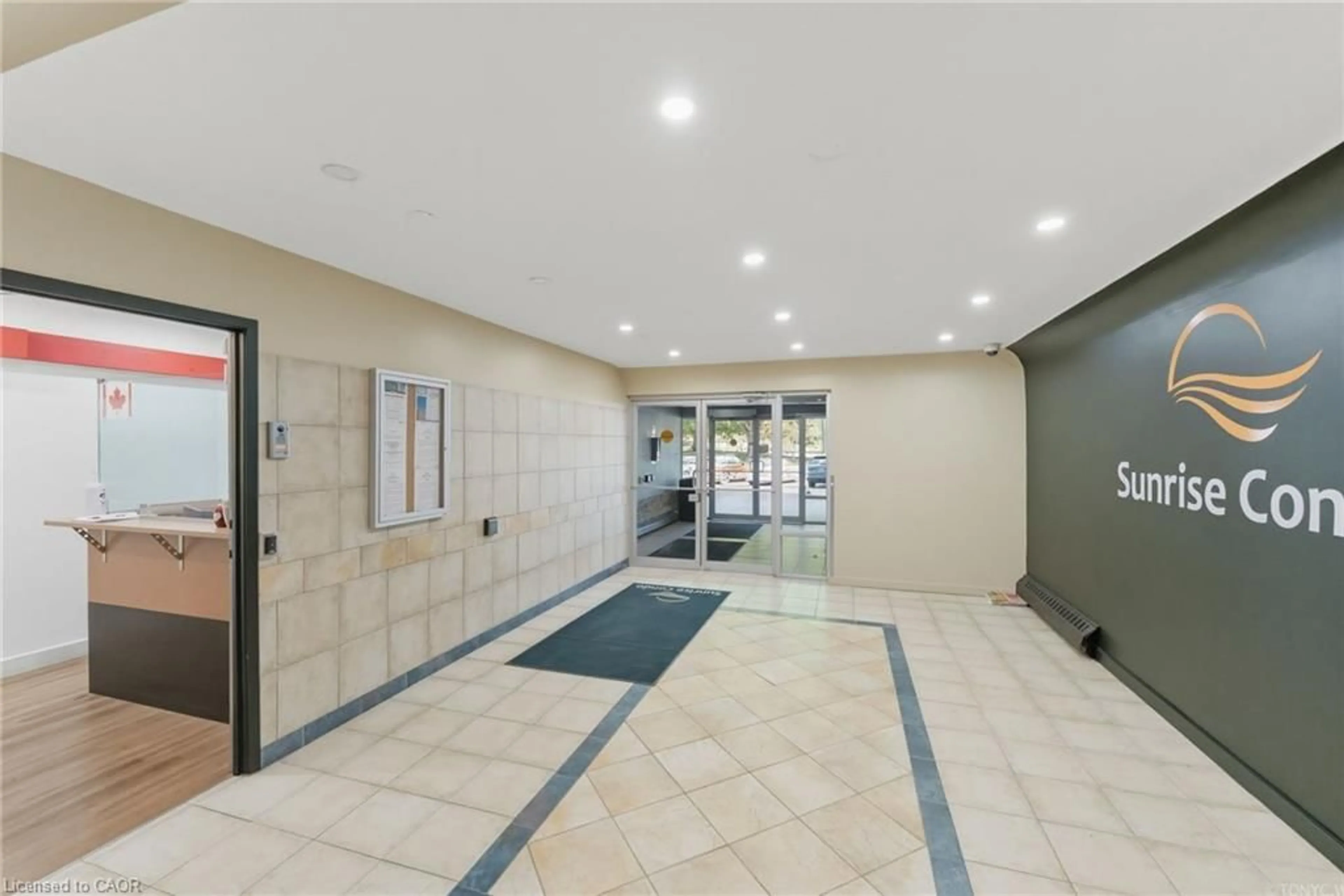 Indoor foyer for 563 Mornington Ave #508, London Ontario N5Y 4T8