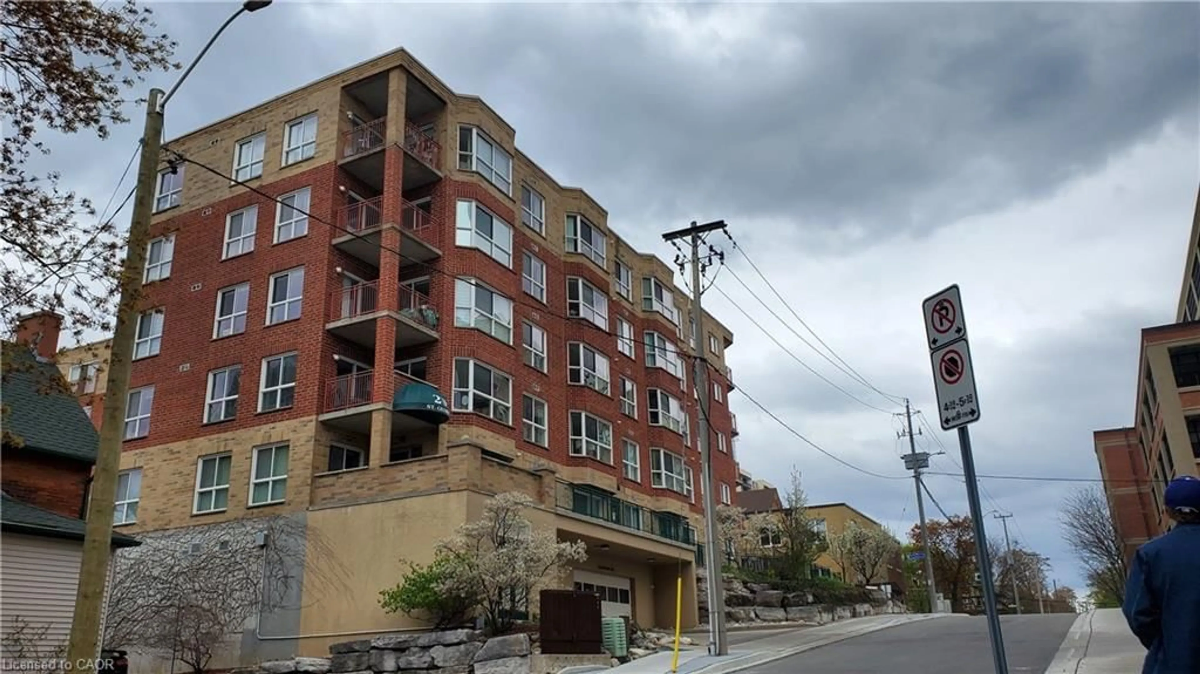 Patio, building for 20 St. George St #404, Kitchener Ontario N2G 2S7