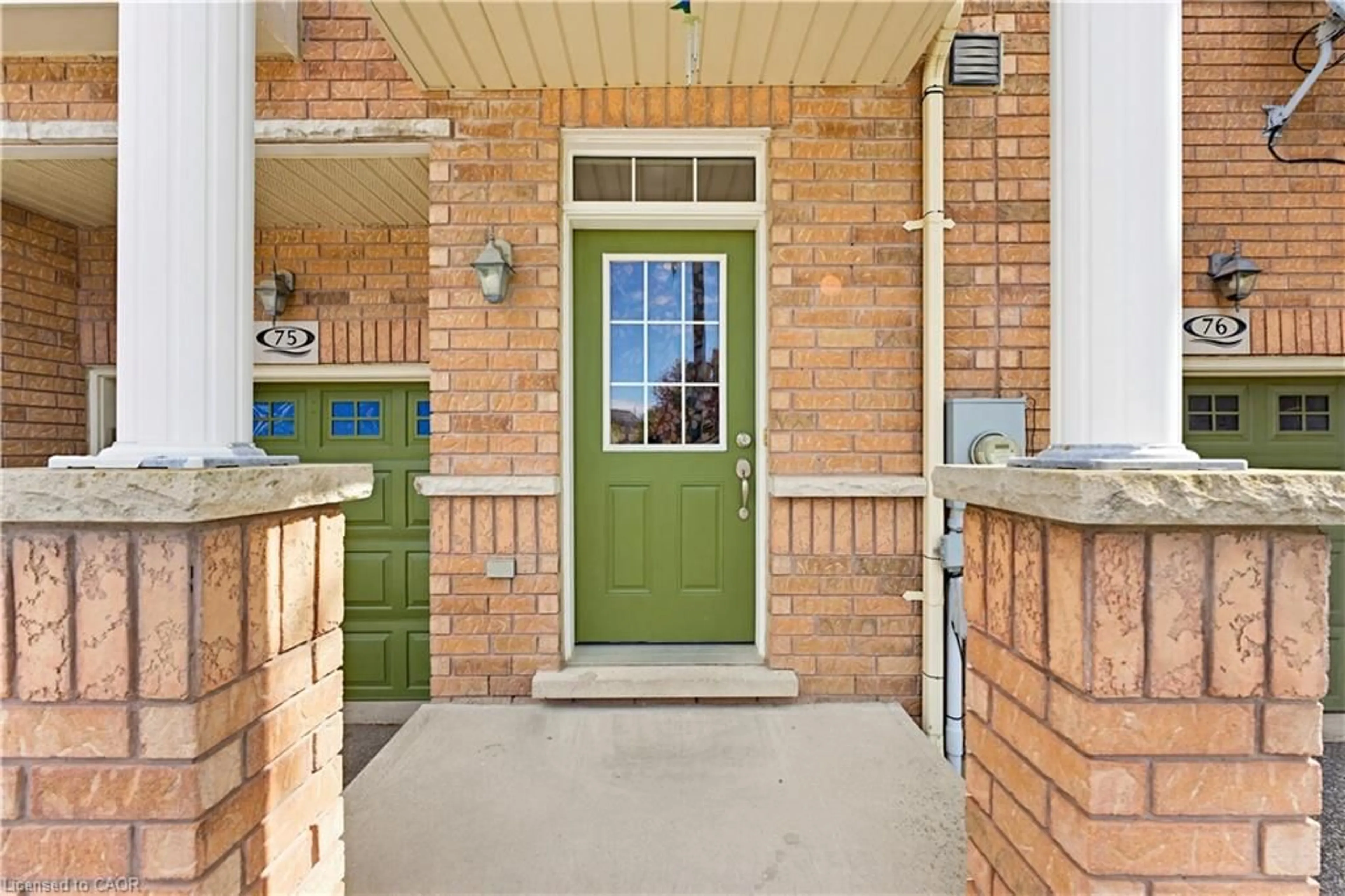 Indoor entryway for 110 Highland Rd #75, Kitchener Ontario N2M 3S1