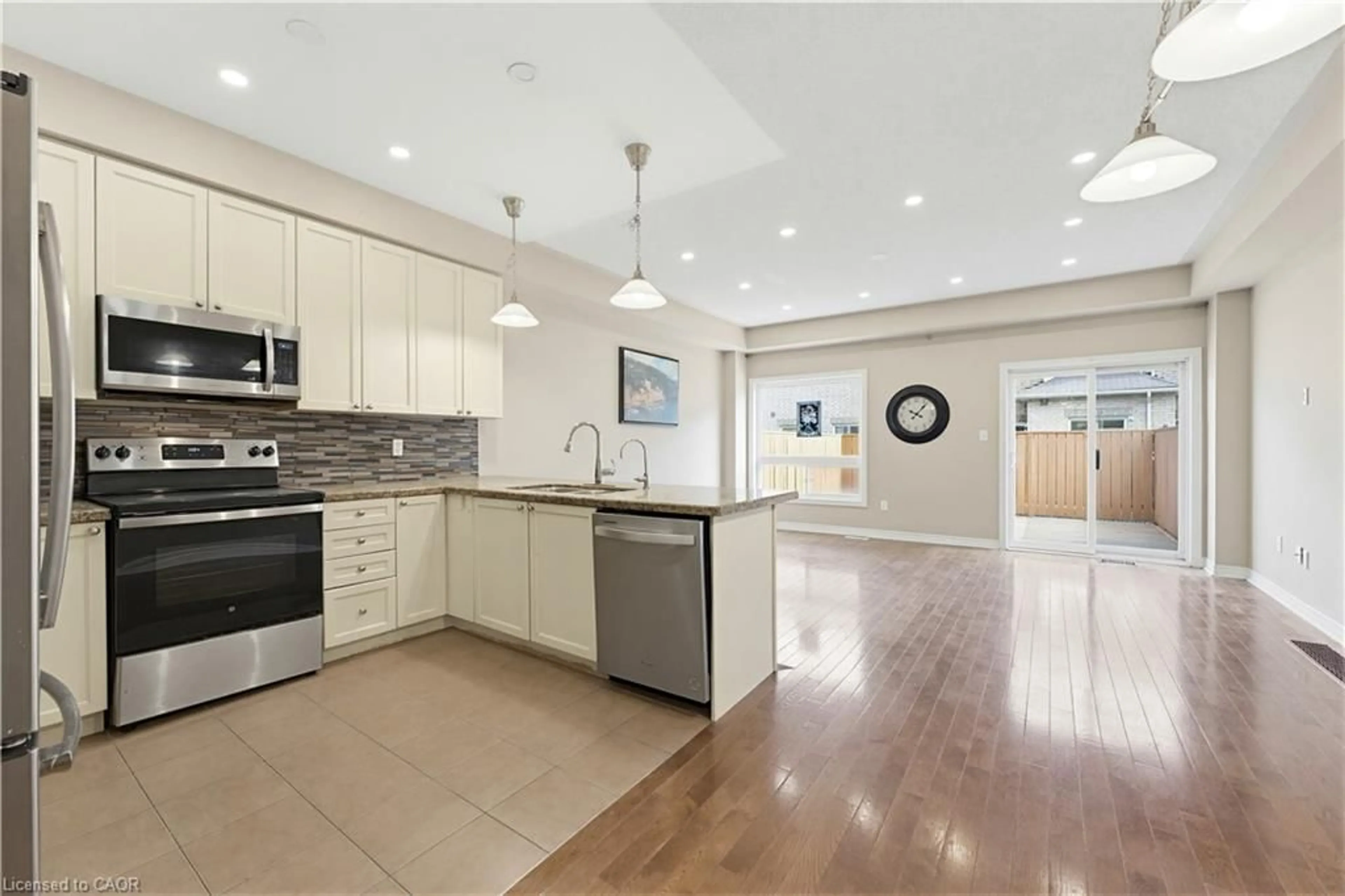 Open concept kitchen, ceramic/tile floor for 110 Highland Rd #75, Kitchener Ontario N2M 3S1