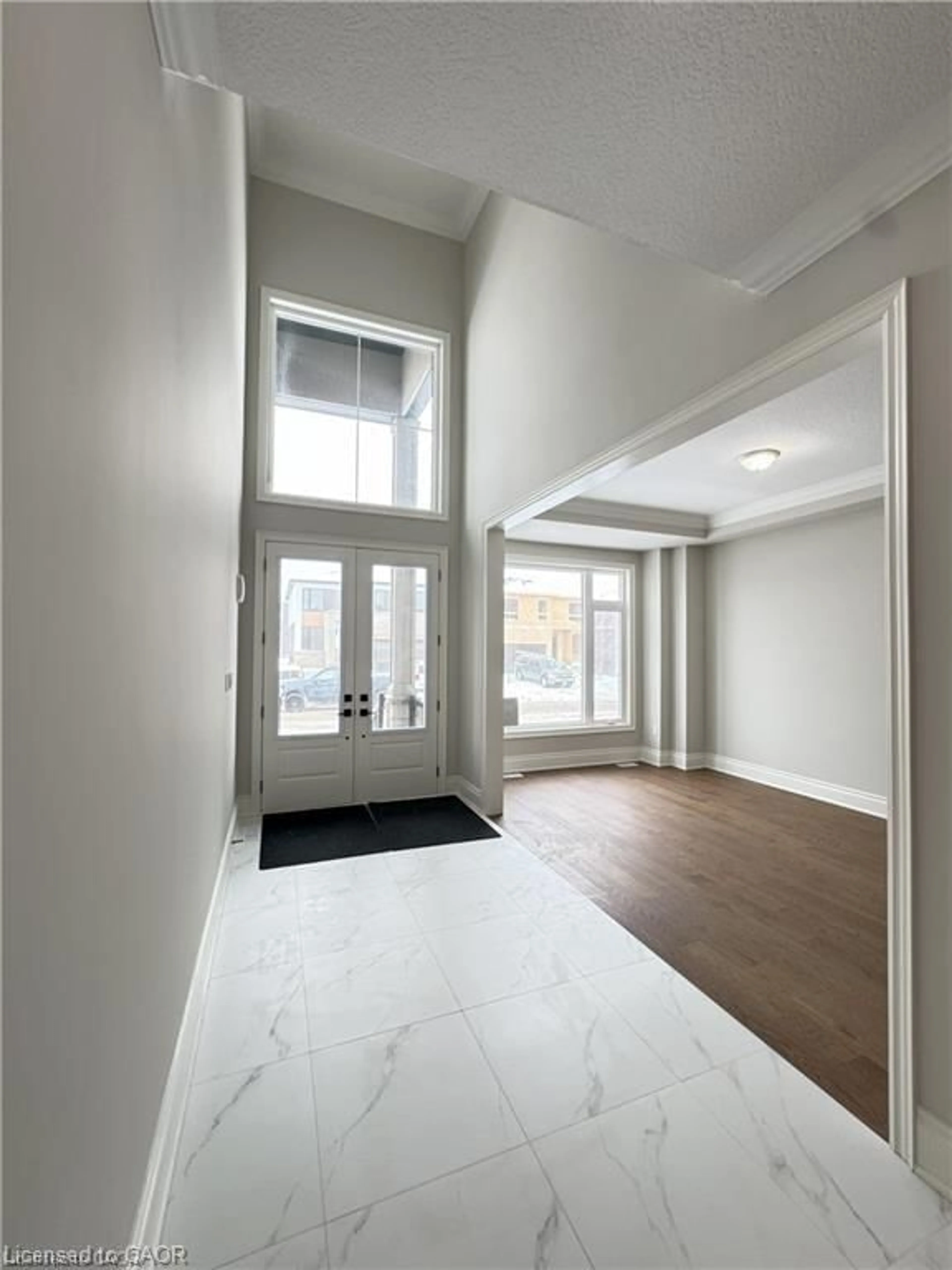 Indoor foyer for 143 Klein Cir, Ancaster Ontario L9K 1R4