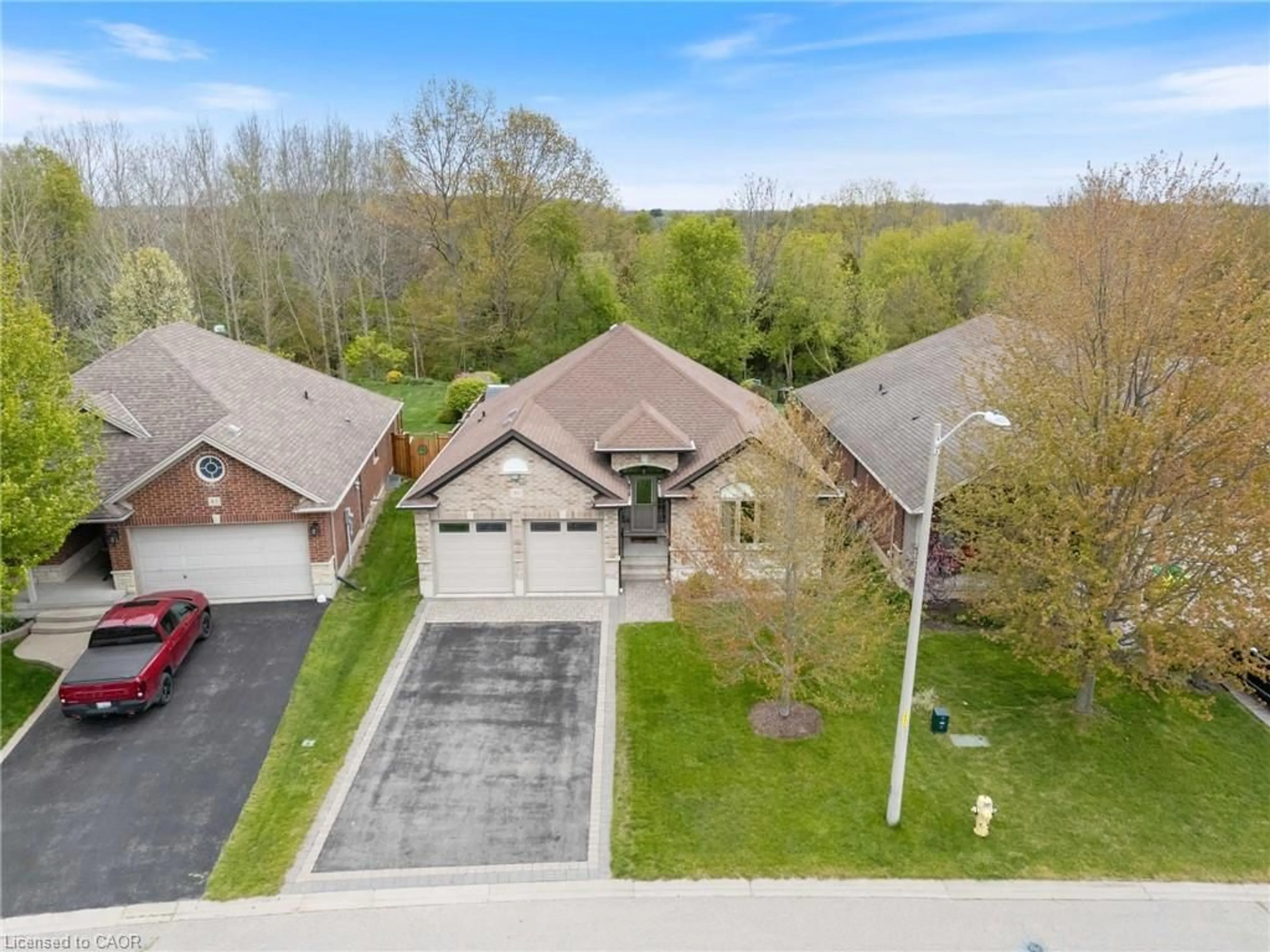 A pic from outside/outdoor area/front of a property/back of a property/a pic from drone, street for 81 Willowdale Cres, Port Dover Ontario N0A 1N5