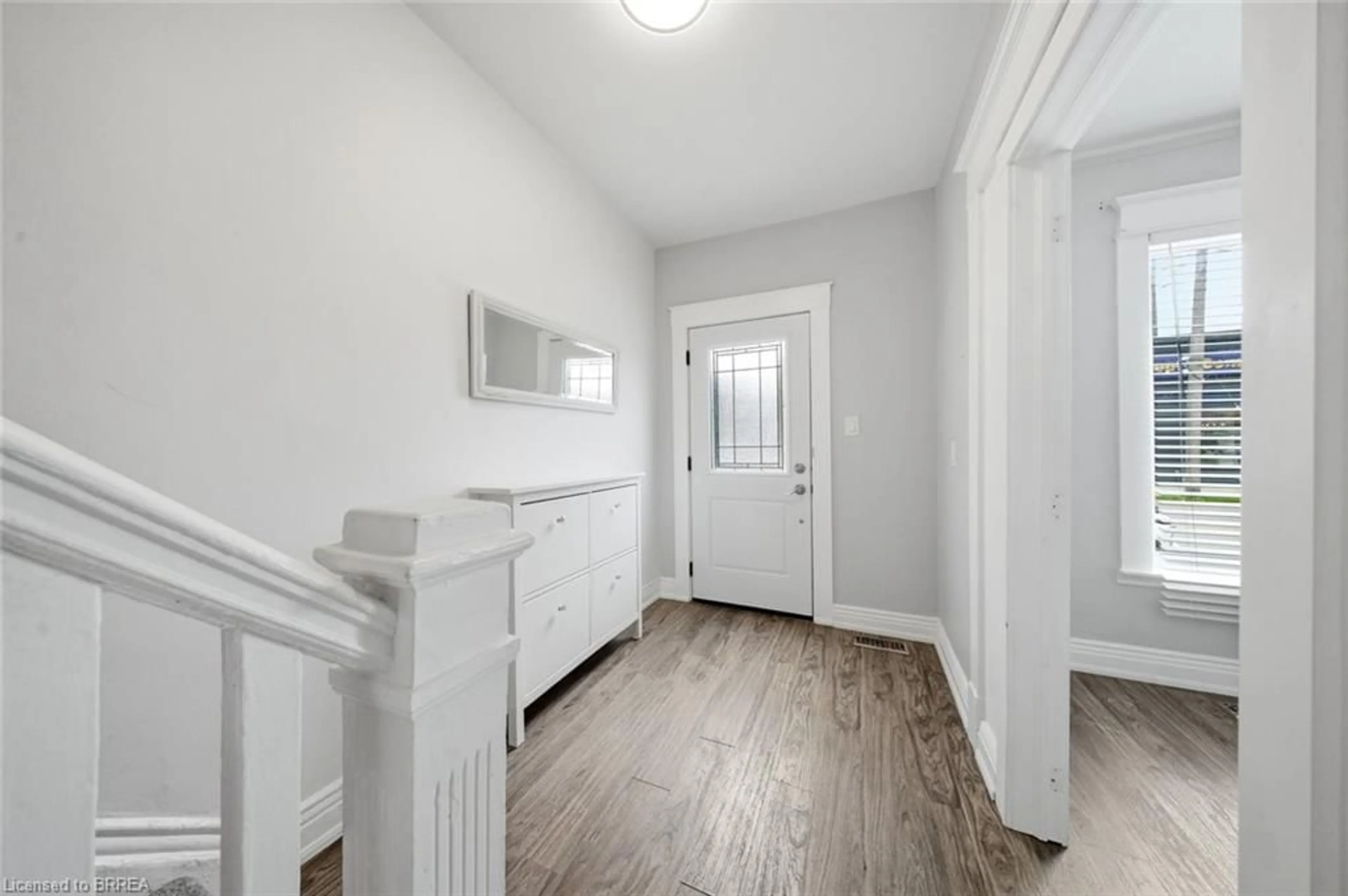 Indoor entryway for 76 Grey St, Brantford Ontario N3T 2T5