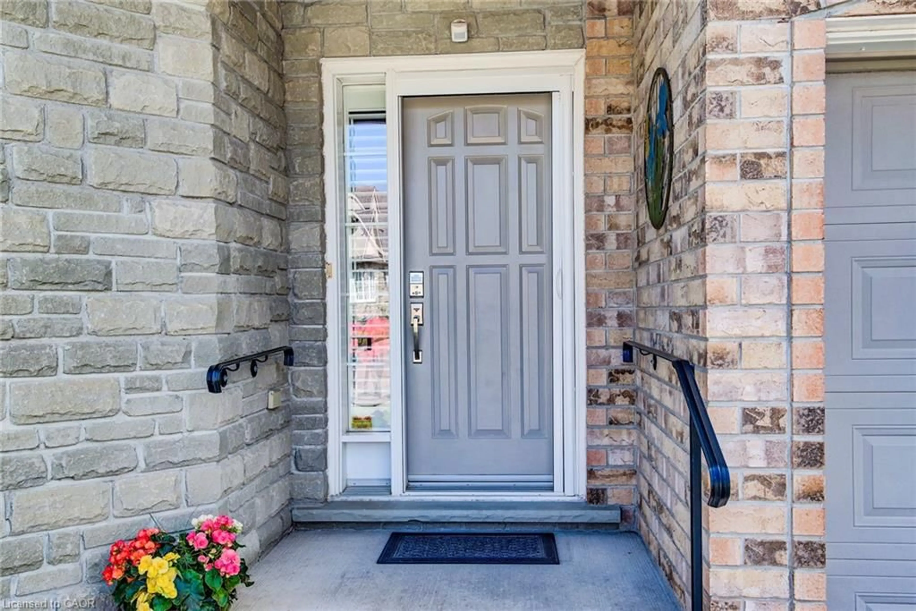 Indoor entryway for 350 Doon Valley Dr #1F, Kitchener Ontario N2P 3M9