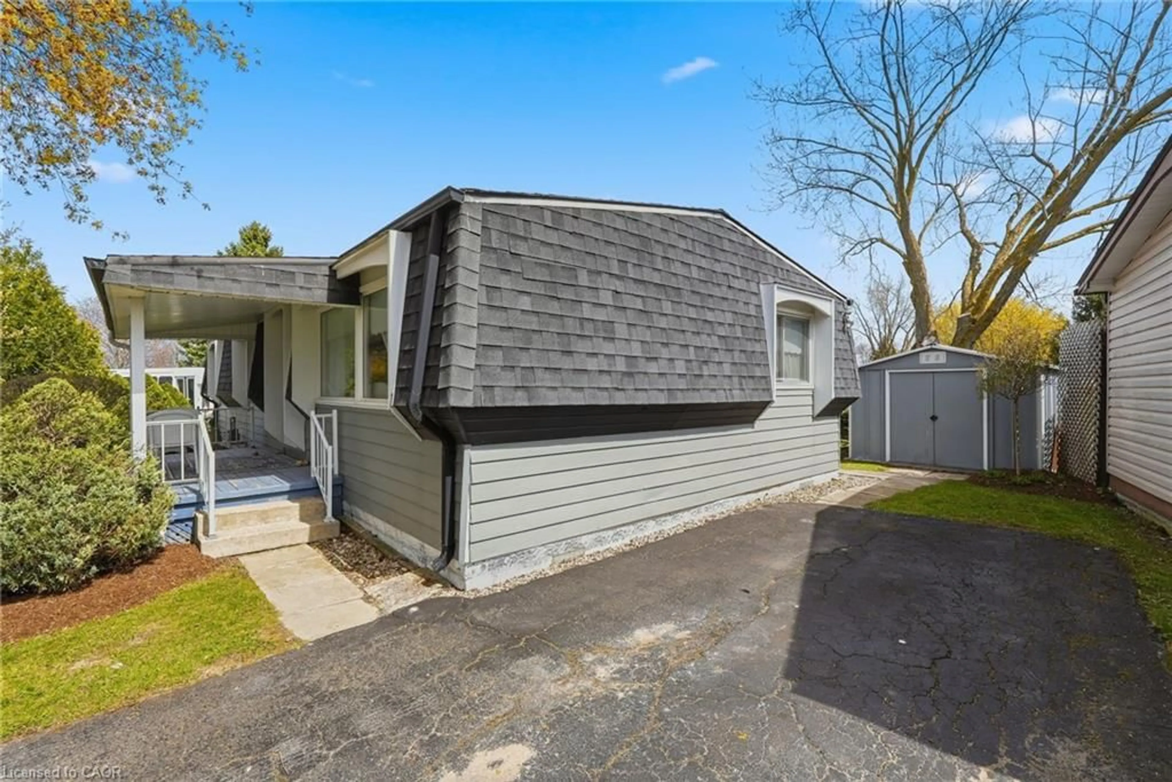 Home with vinyl exterior material, street for 33 Fairview Cres, Listowel Ontario N4W 3G8