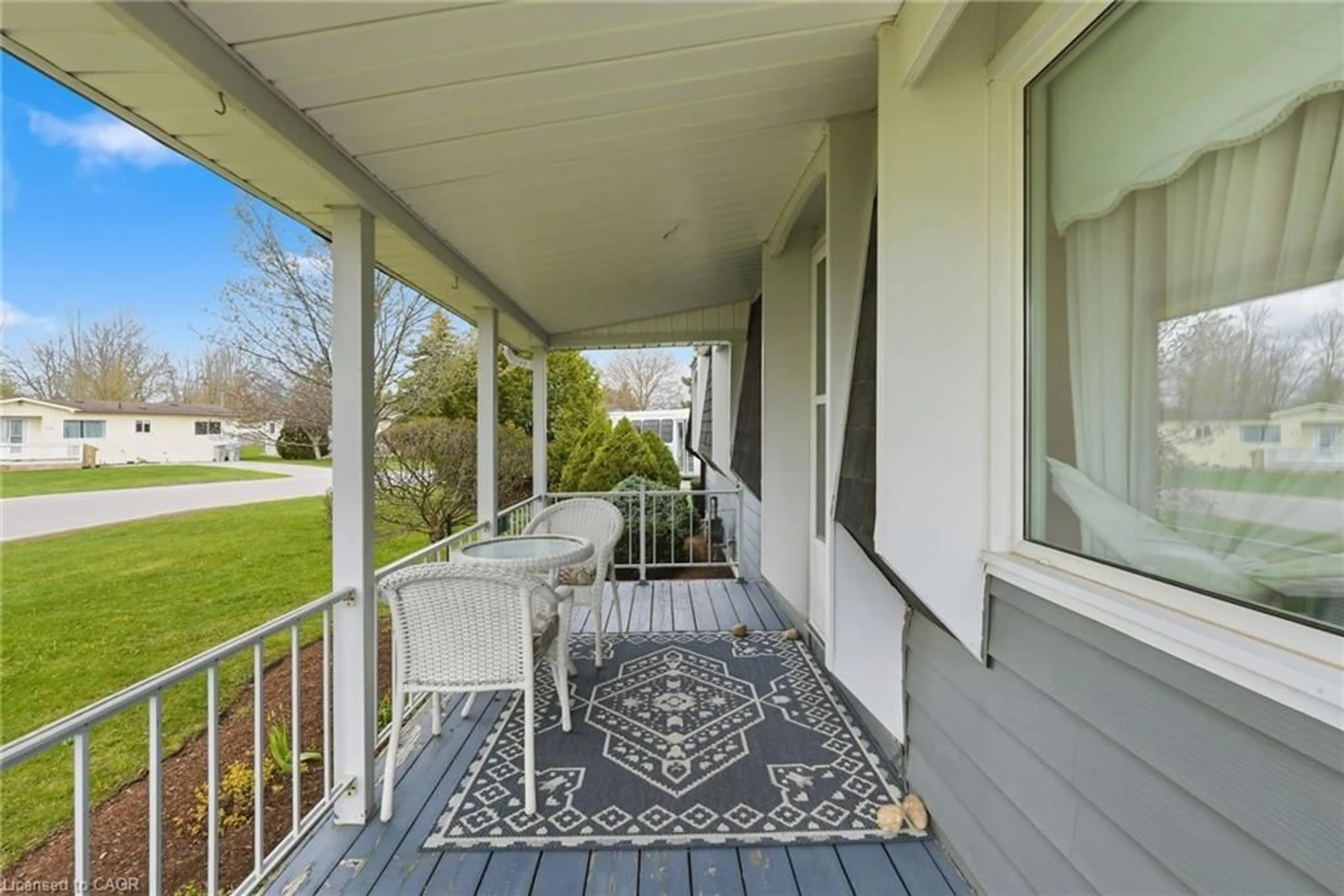 Patio, street for 33 Fairview Cres, Listowel Ontario N4W 3G8