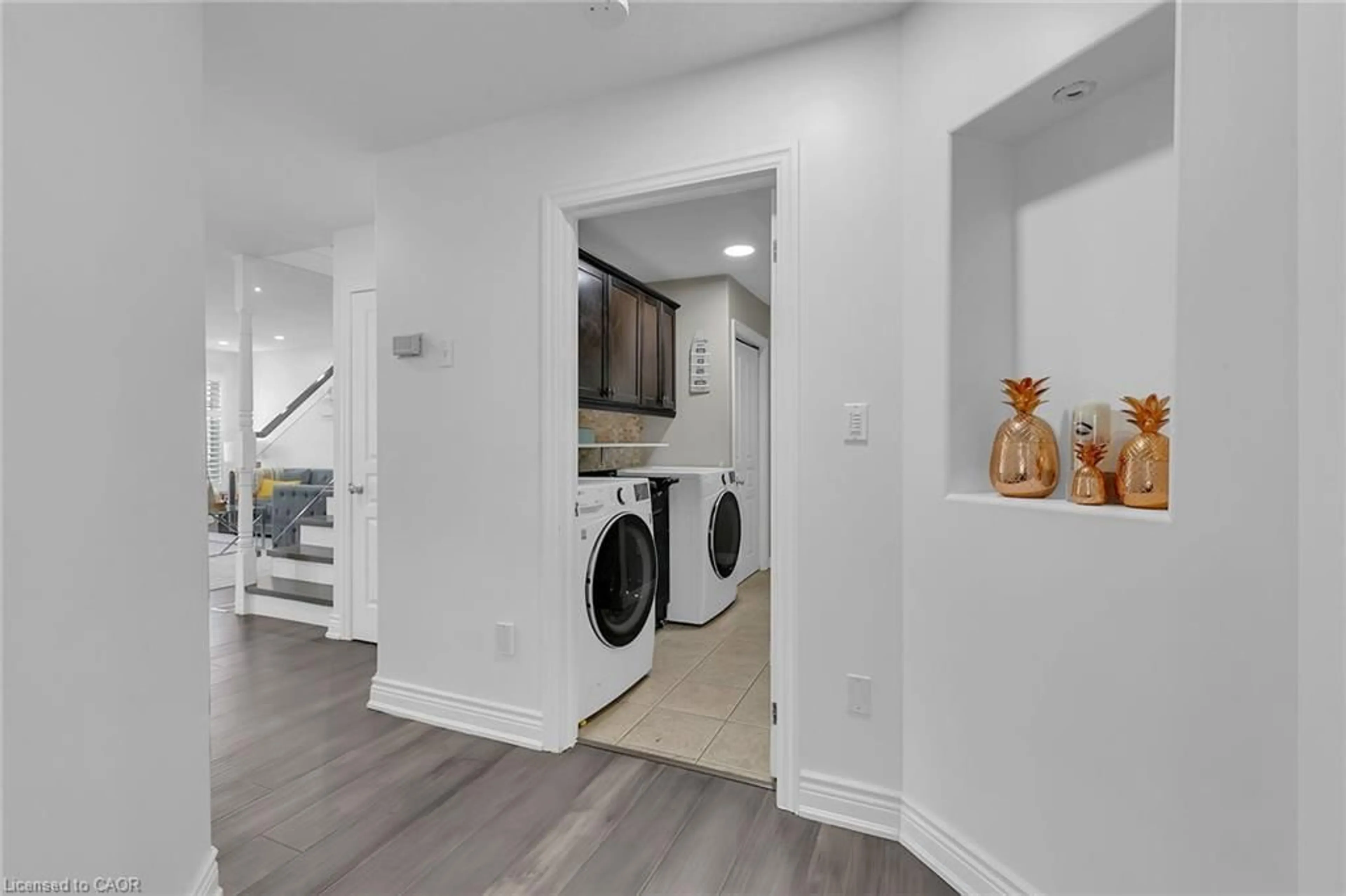 Laundry room for 956 Banffshire Crt, Kitchener Ontario N2R 1W8