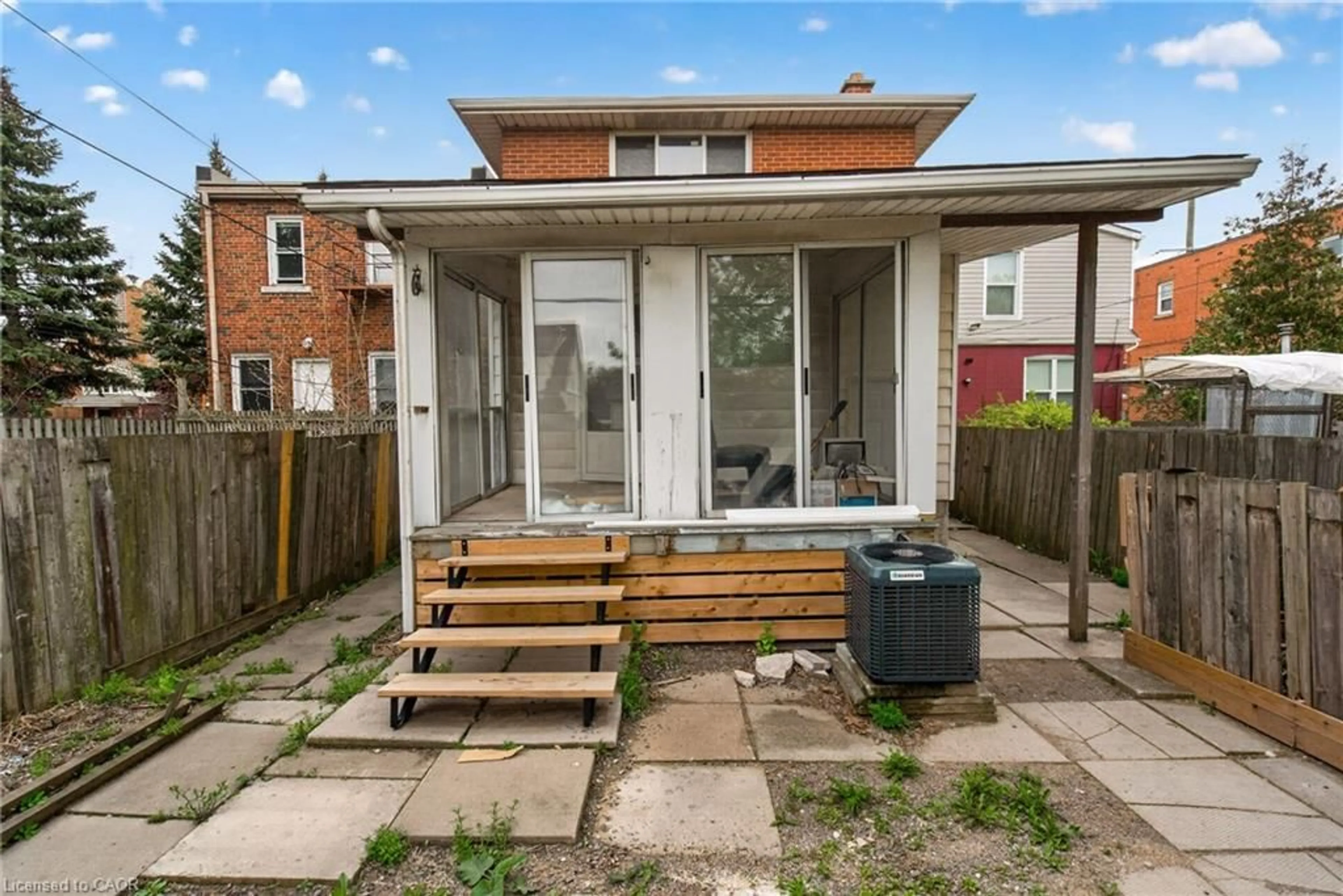 Patio, street for 1385 Barton St, Hamilton Ontario L8H 2W4