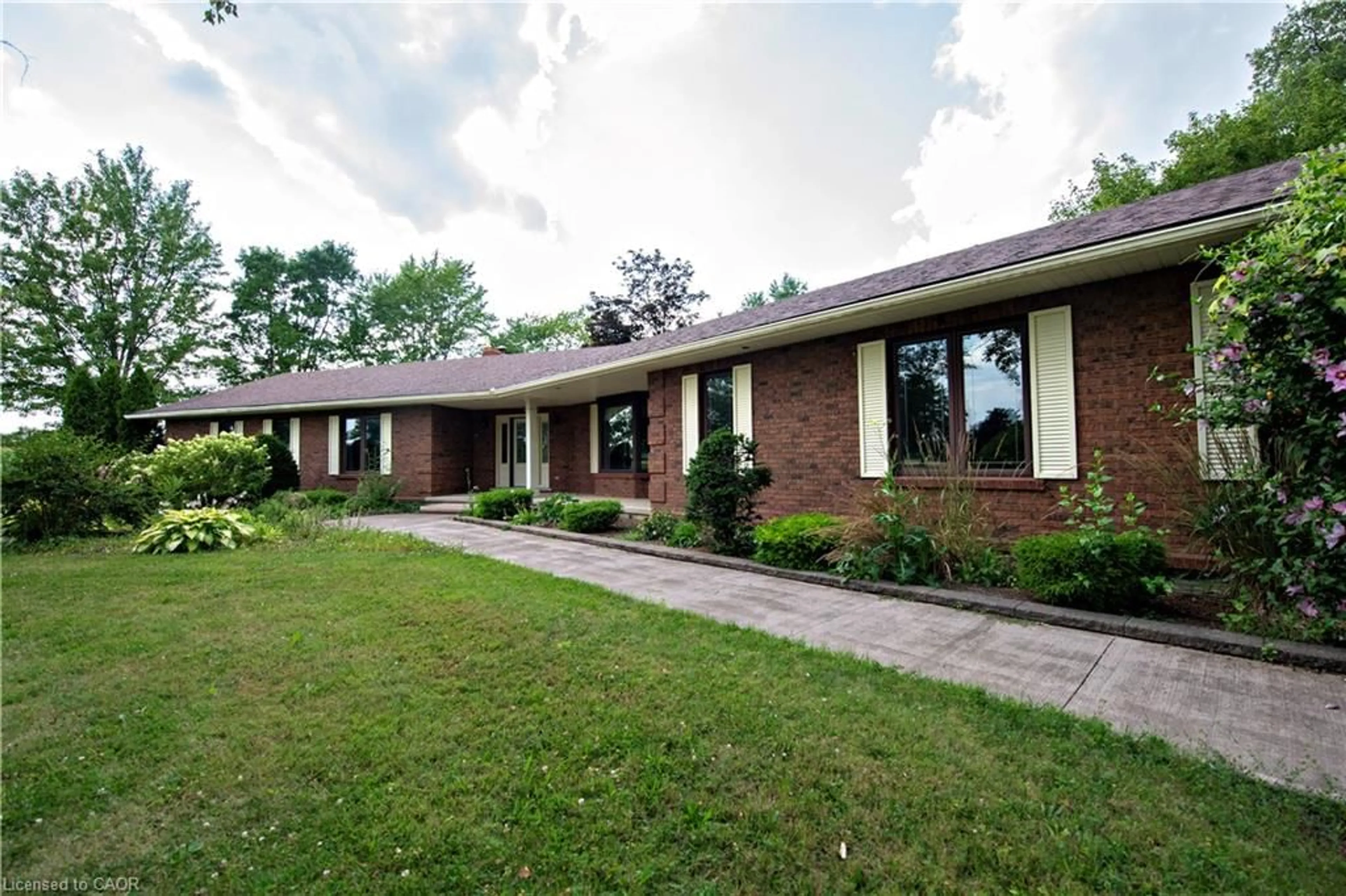Home with brick exterior material, unknown for 1857 Hopewell Creek Rd, Breslau Ontario N0B 1M0