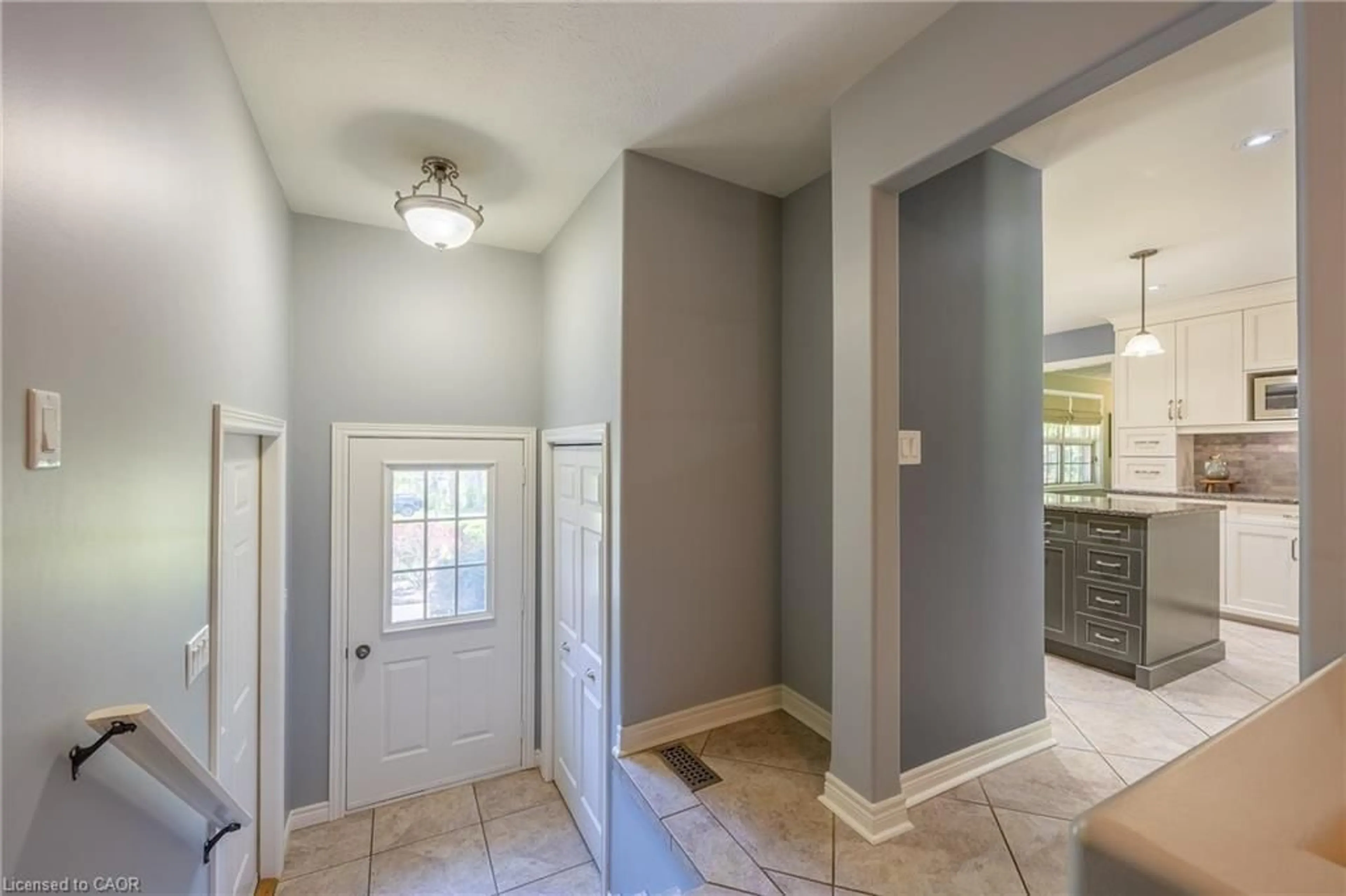 Indoor entryway for 1 Bostwick Cres, Lynedoch Ontario N4B 2W4