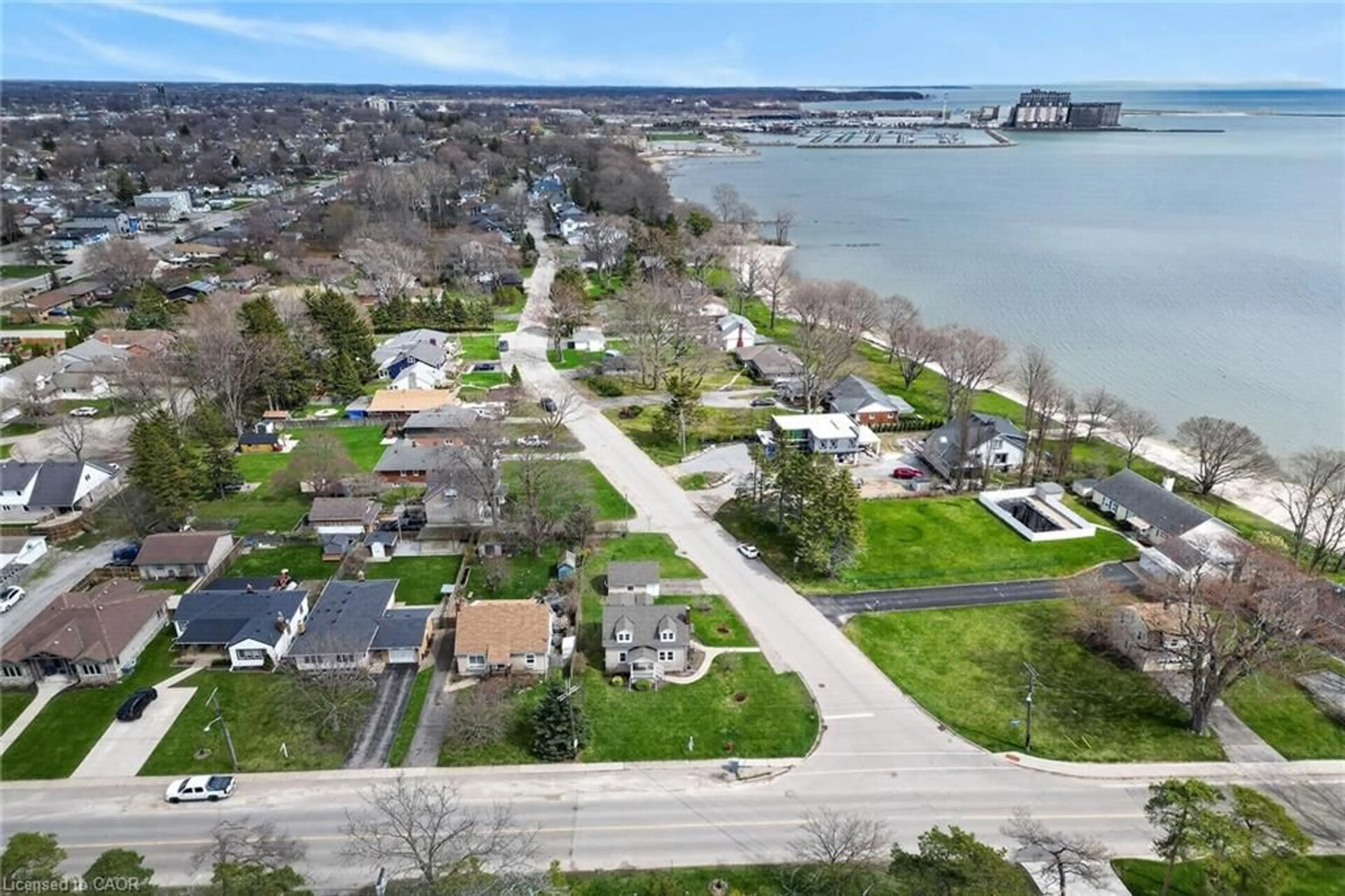 A pic from outside/outdoor area/front of a property/back of a property/a pic from drone, water/lake/river/ocean view for 29 Rosemount Ave, Port Colborne Ontario L3K 5P8