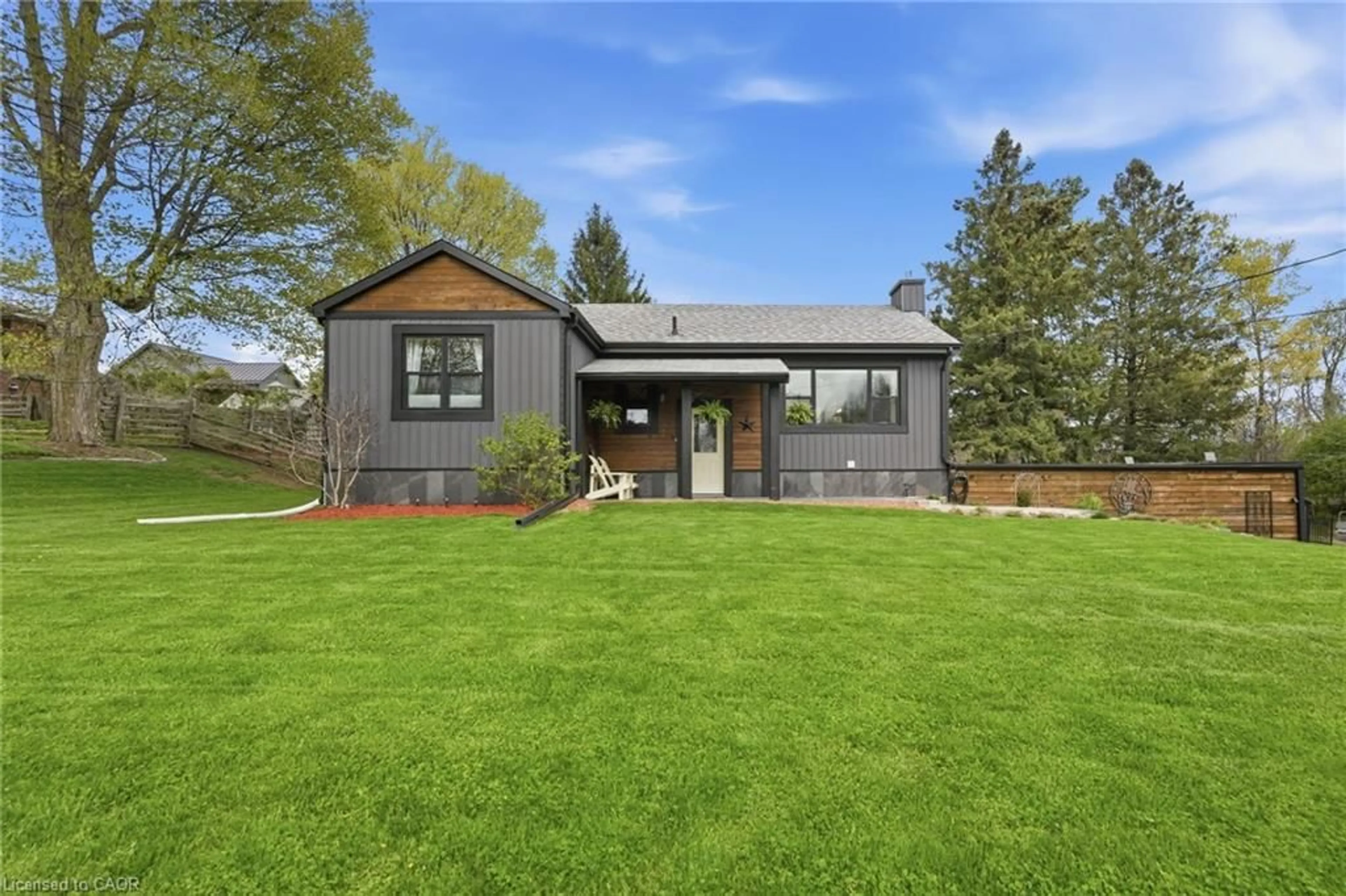 Home with brick exterior material, unknown for 577 Harvest Rd, Dundas Ontario L9H 5K8