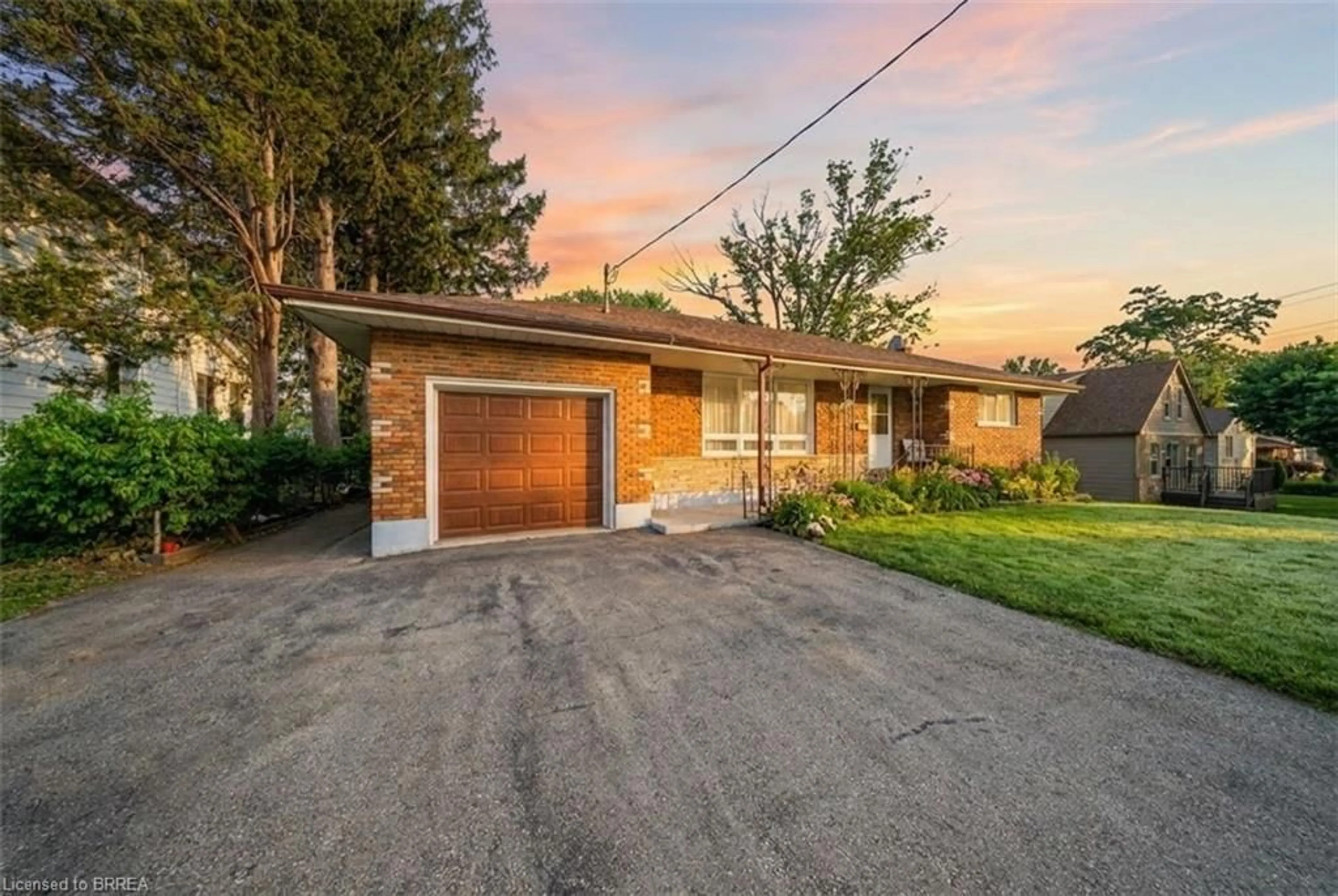 Home with brick exterior material, street for 401 Nelson St, Brantford Ontario N3S 4E9