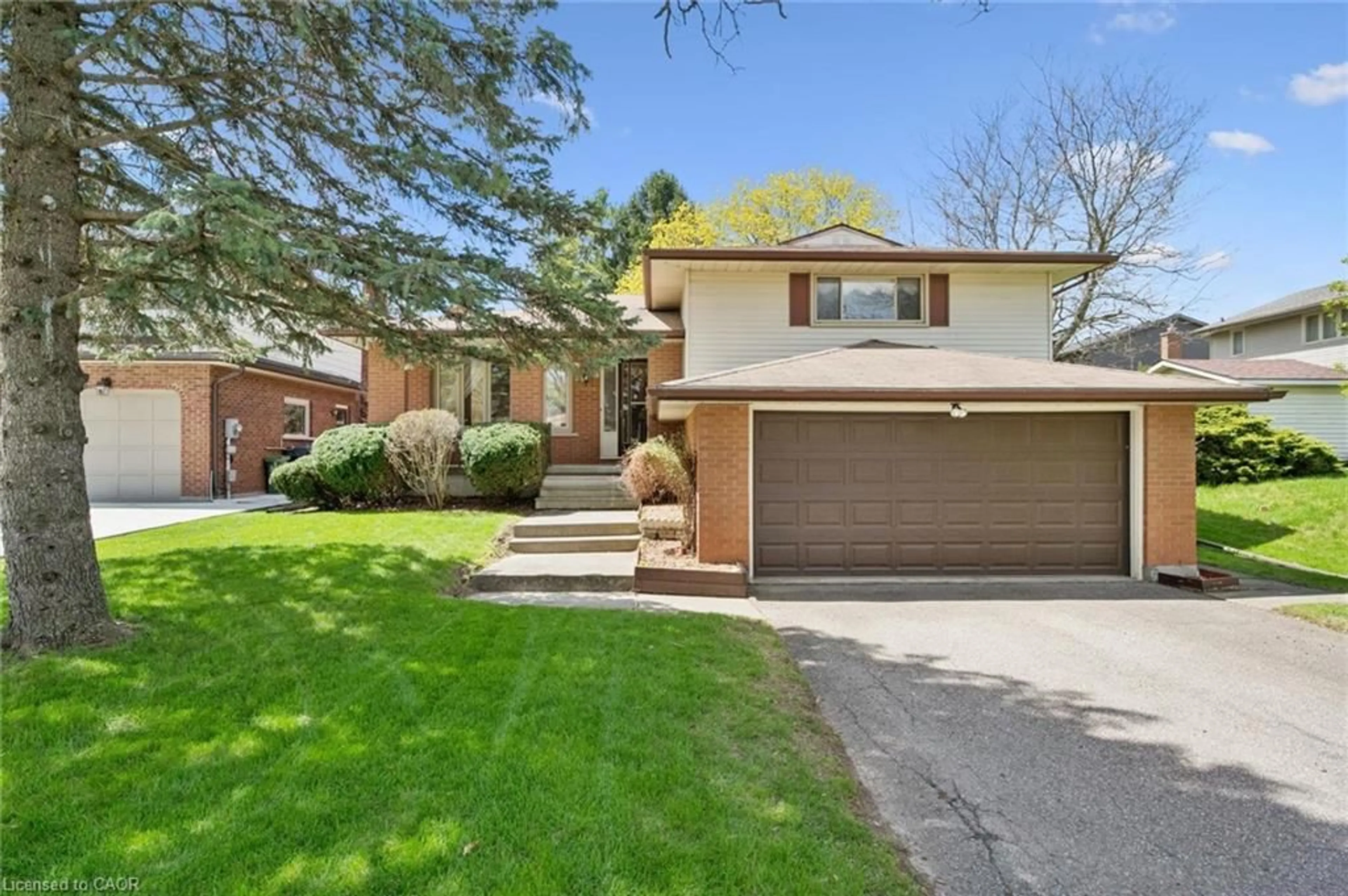 Home with brick exterior material, street for 3 Cabot Crt, Guelph Ontario N1G 3E4