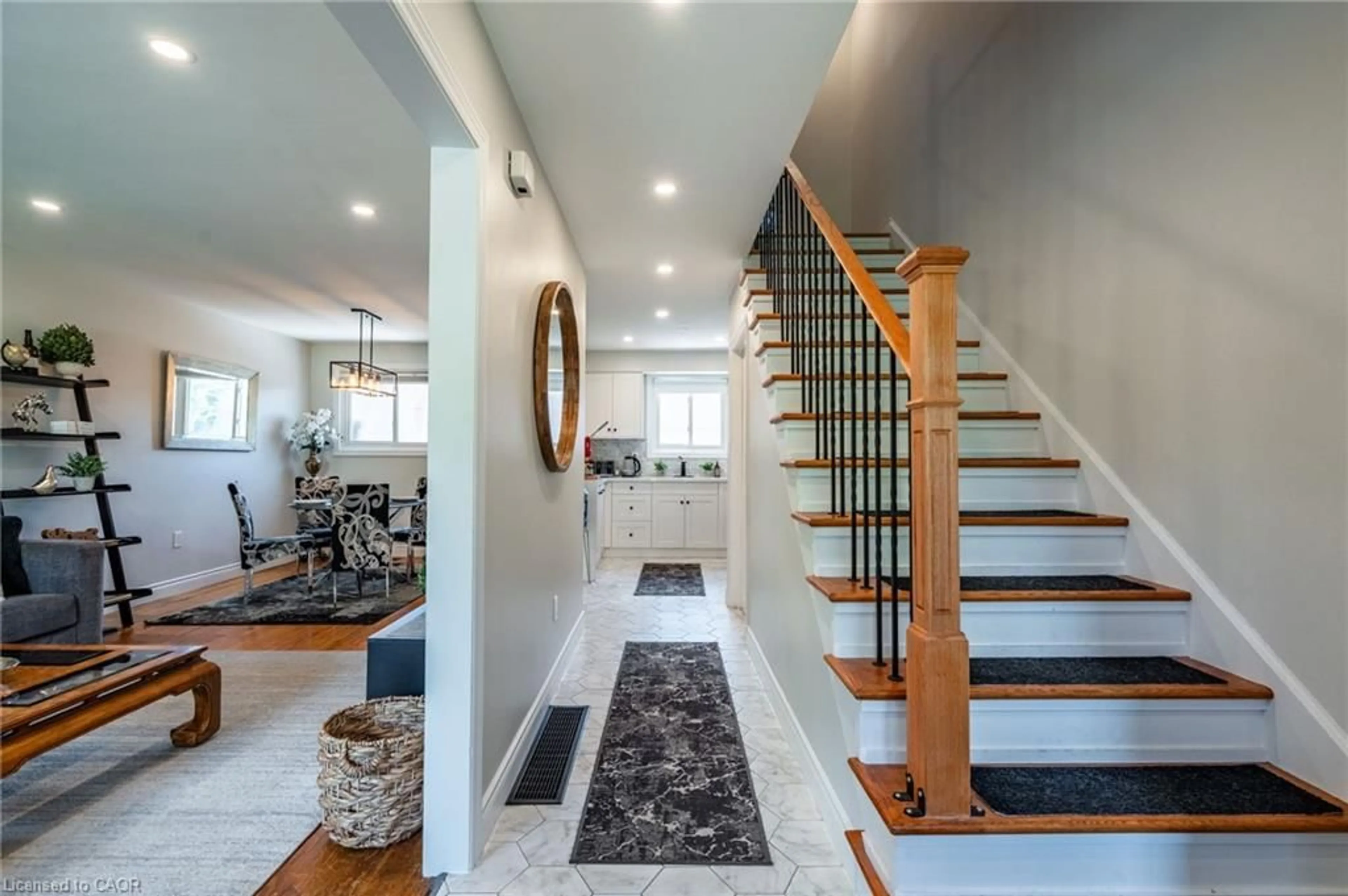Indoor entryway for 199 York Rd #15, Dundas Ontario L9H 1M9