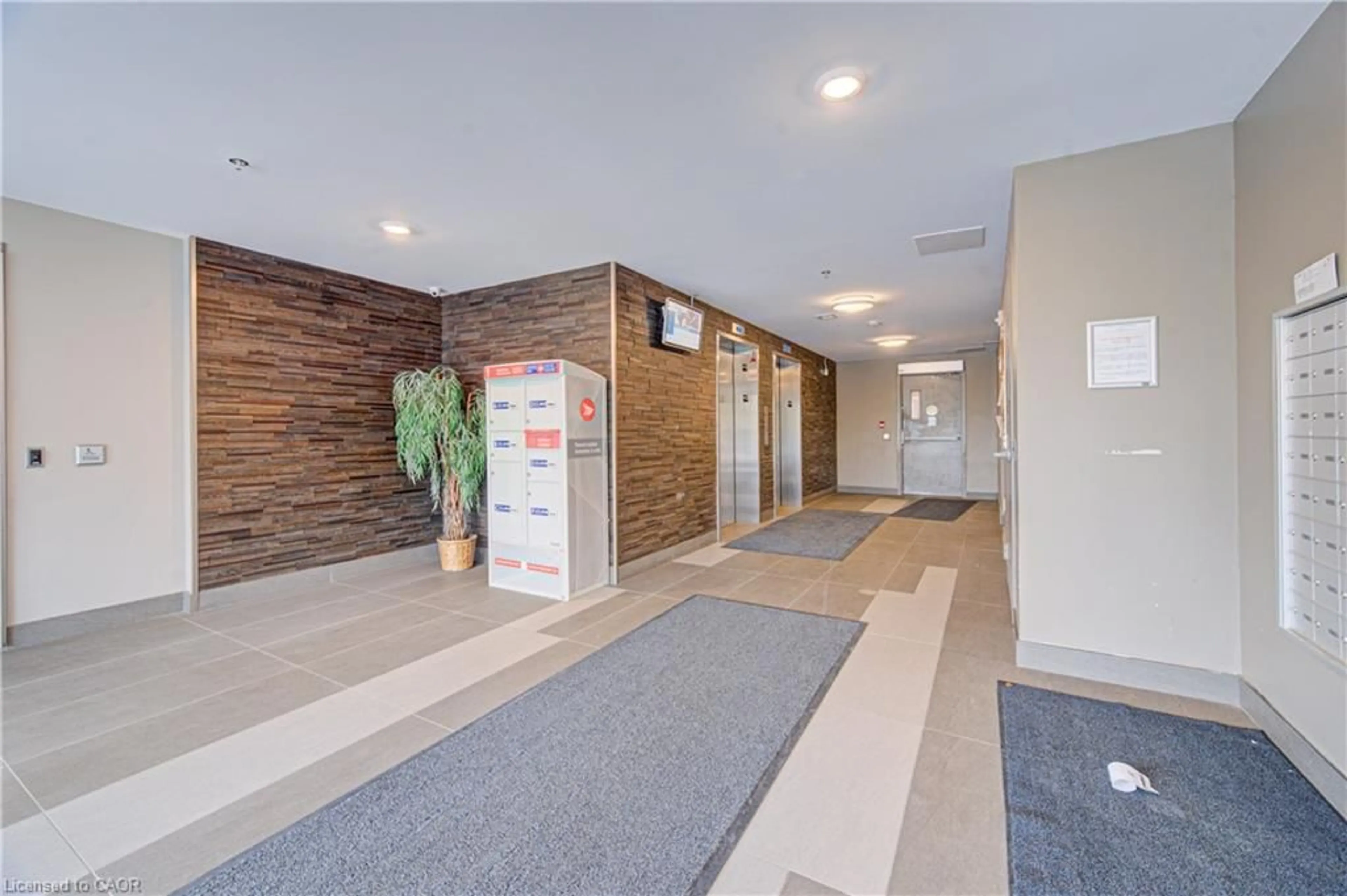 Indoor foyer for 251 Hemlock St #208, Waterloo Ontario N2L 0H2