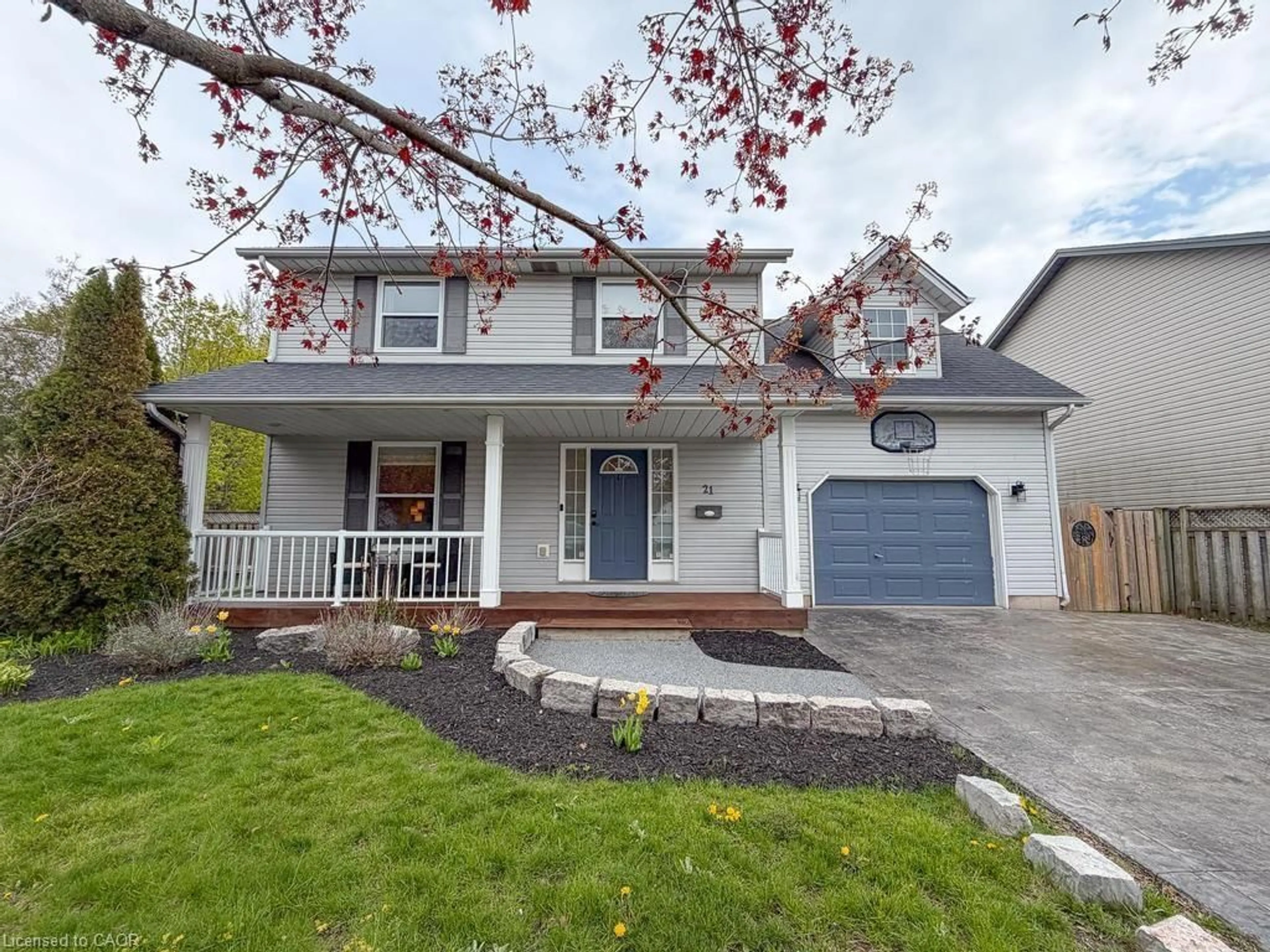 Home with vinyl exterior material, street for 21 Maplewood Crt, Dunnville Ontario N1A 3G8
