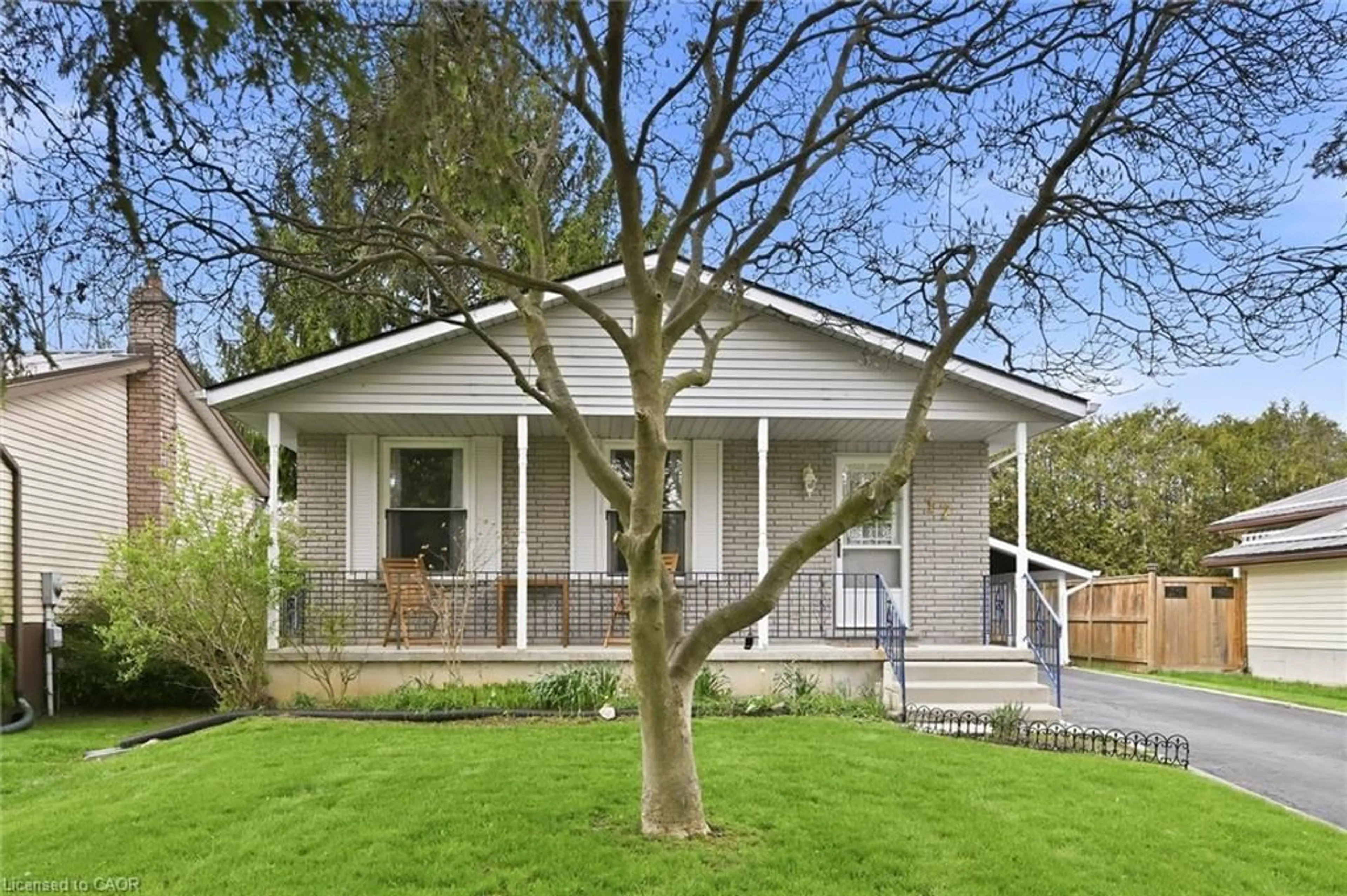Home with vinyl exterior material, street for 17 Richardson Dr, Port Dover Ontario N0A 1N4