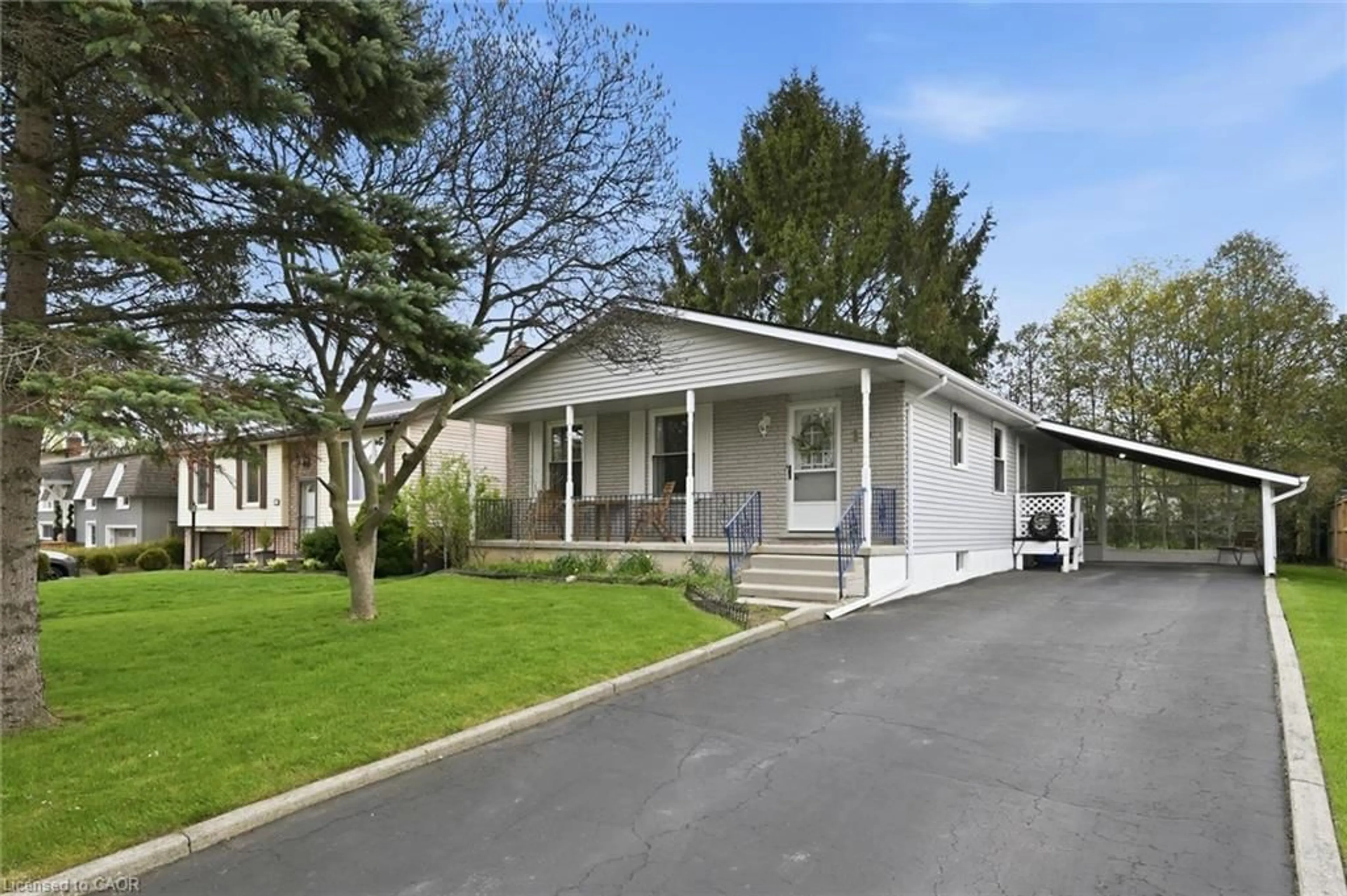 Home with vinyl exterior material, street for 17 Richardson Dr, Port Dover Ontario N0A 1N4