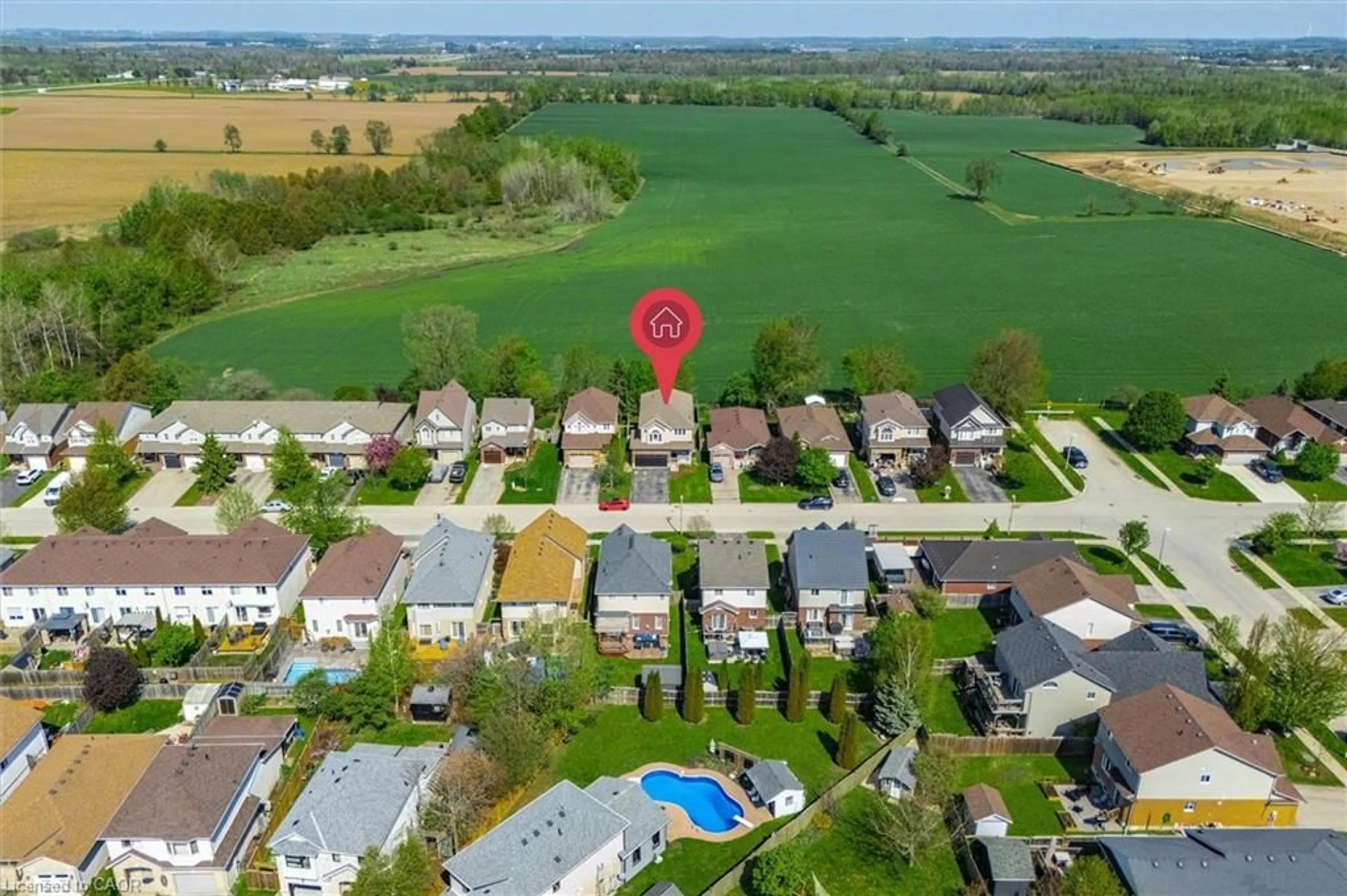 A pic from outside/outdoor area/front of a property/back of a property/a pic from drone, water/lake/river/ocean view for 124 Gibbons Dr, Fergus Ontario N1M 3W2