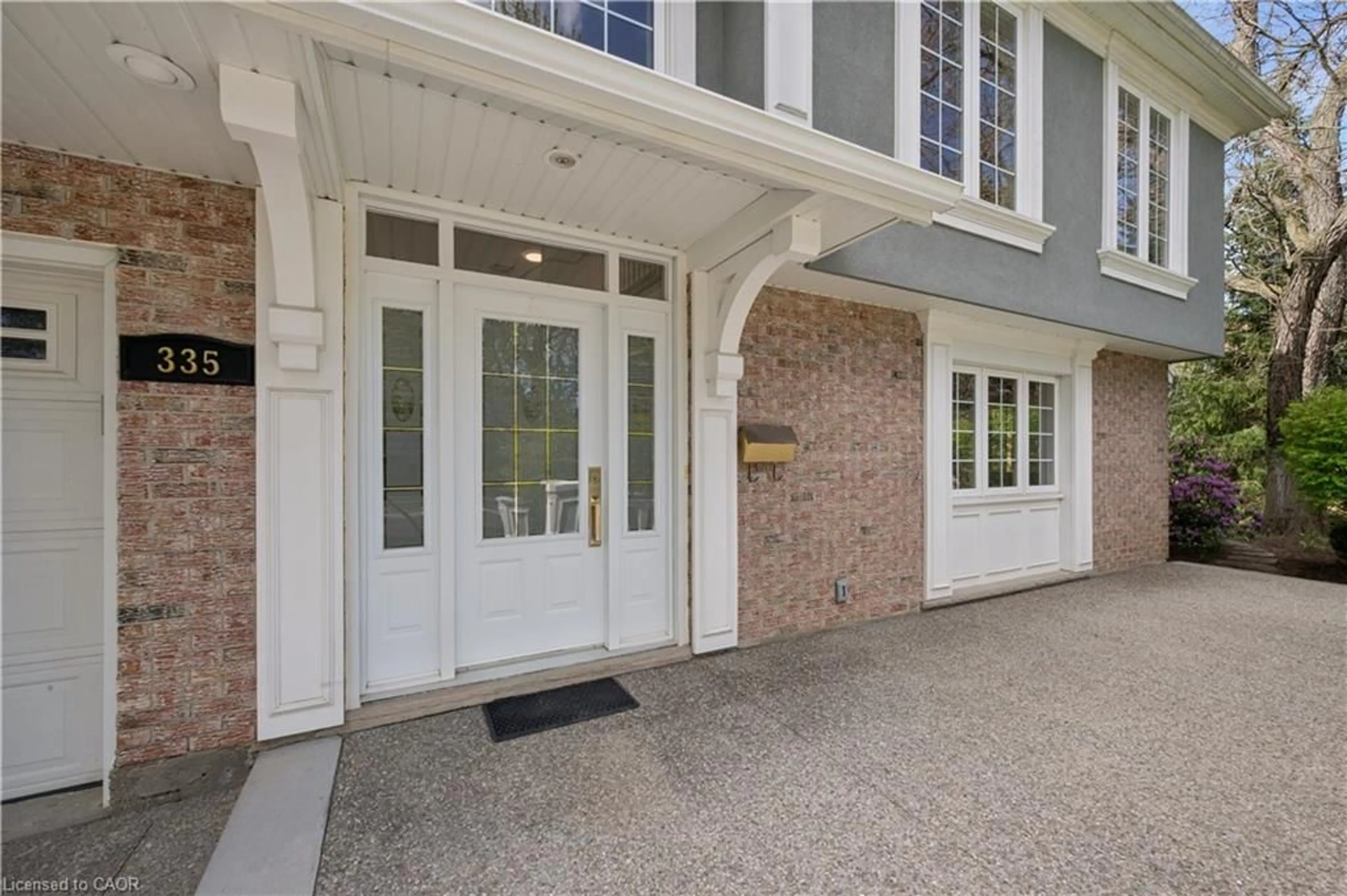Indoor entryway for 335 Marlowe Dr, Waterloo Ontario N2L 5A5
