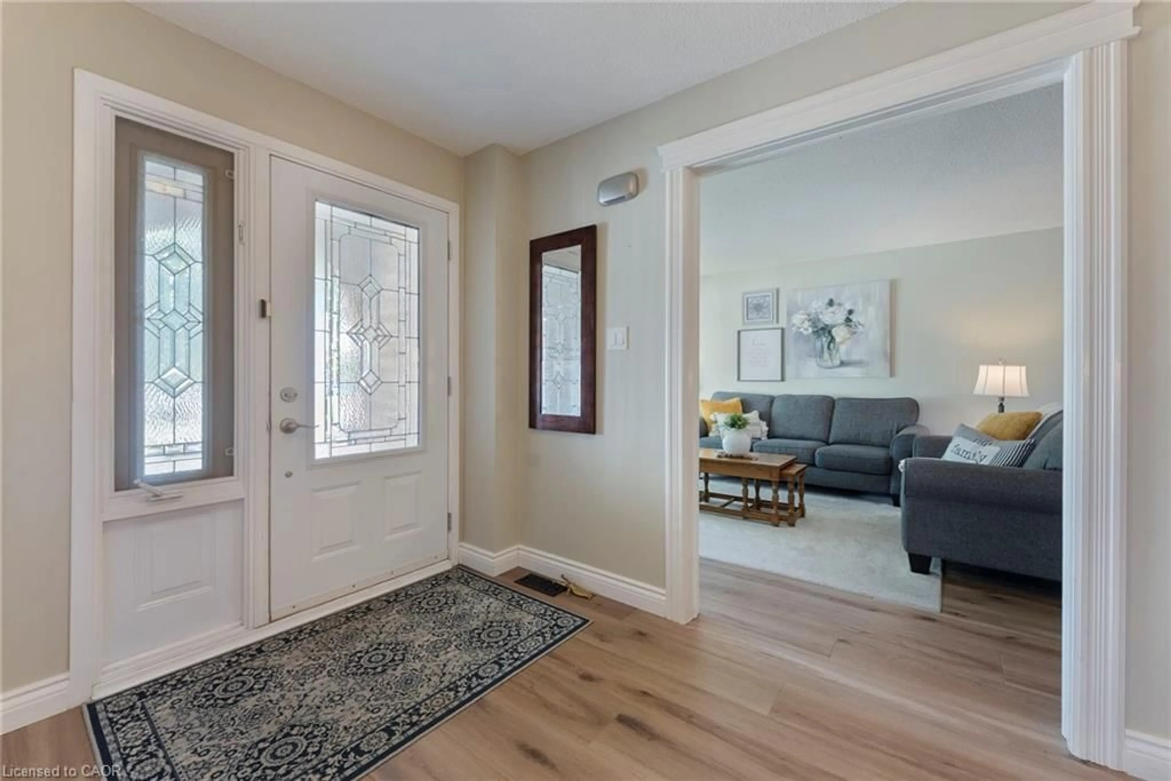 Indoor entryway for 2251 Kirkburn Dr, Burlington Ontario L7P 4E8