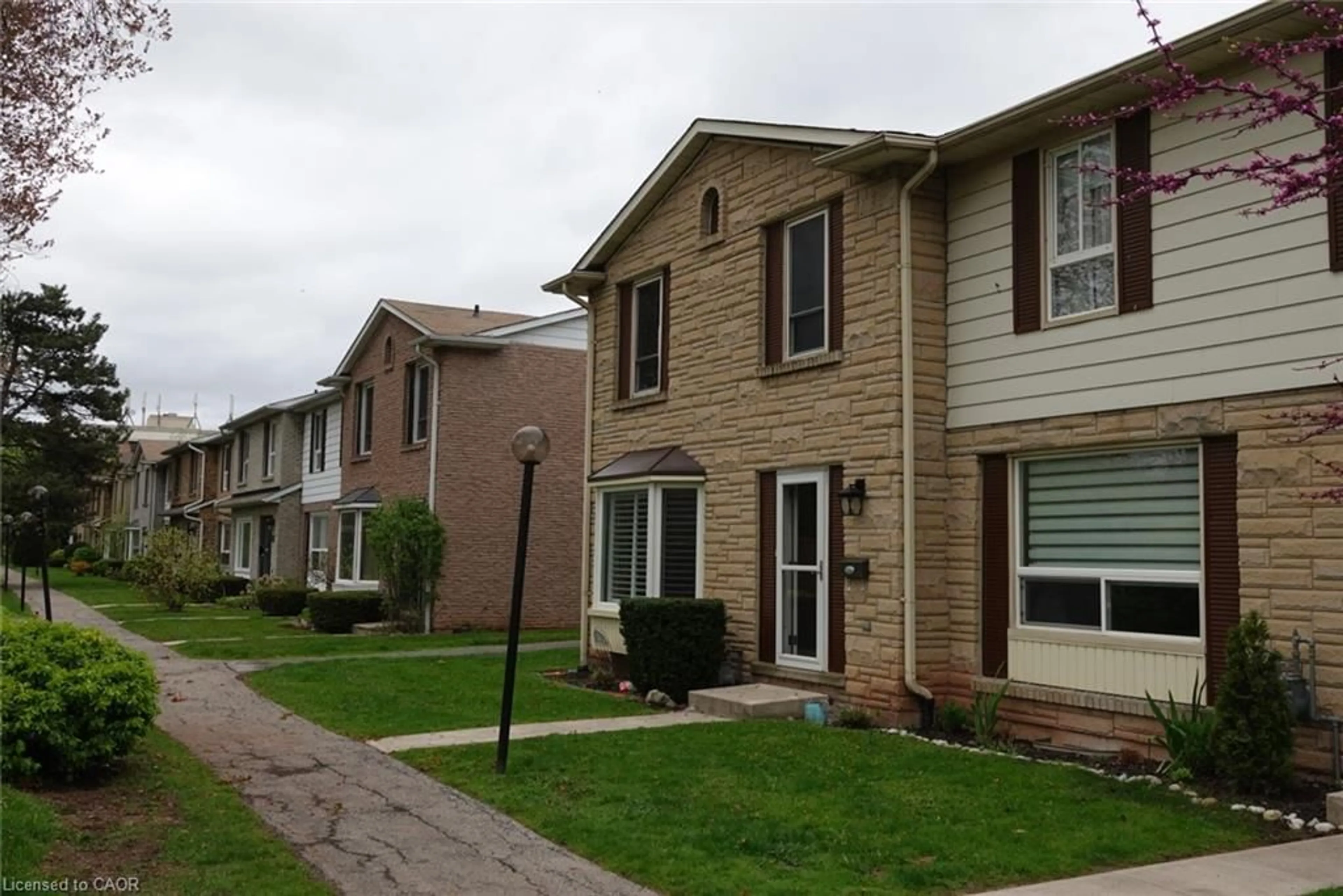 Unknown for 5475 Lakeshore Rd #9, Burlington Ontario L7L 1E1