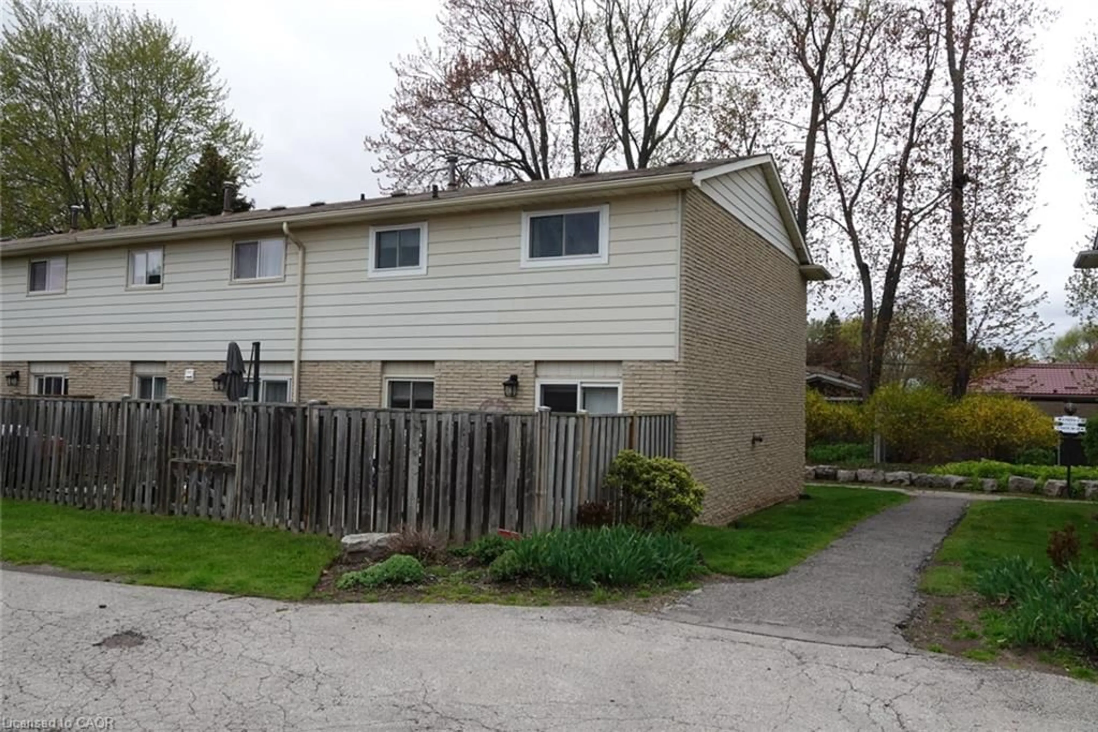 Unknown for 5475 Lakeshore Rd #9, Burlington Ontario L7L 1E1