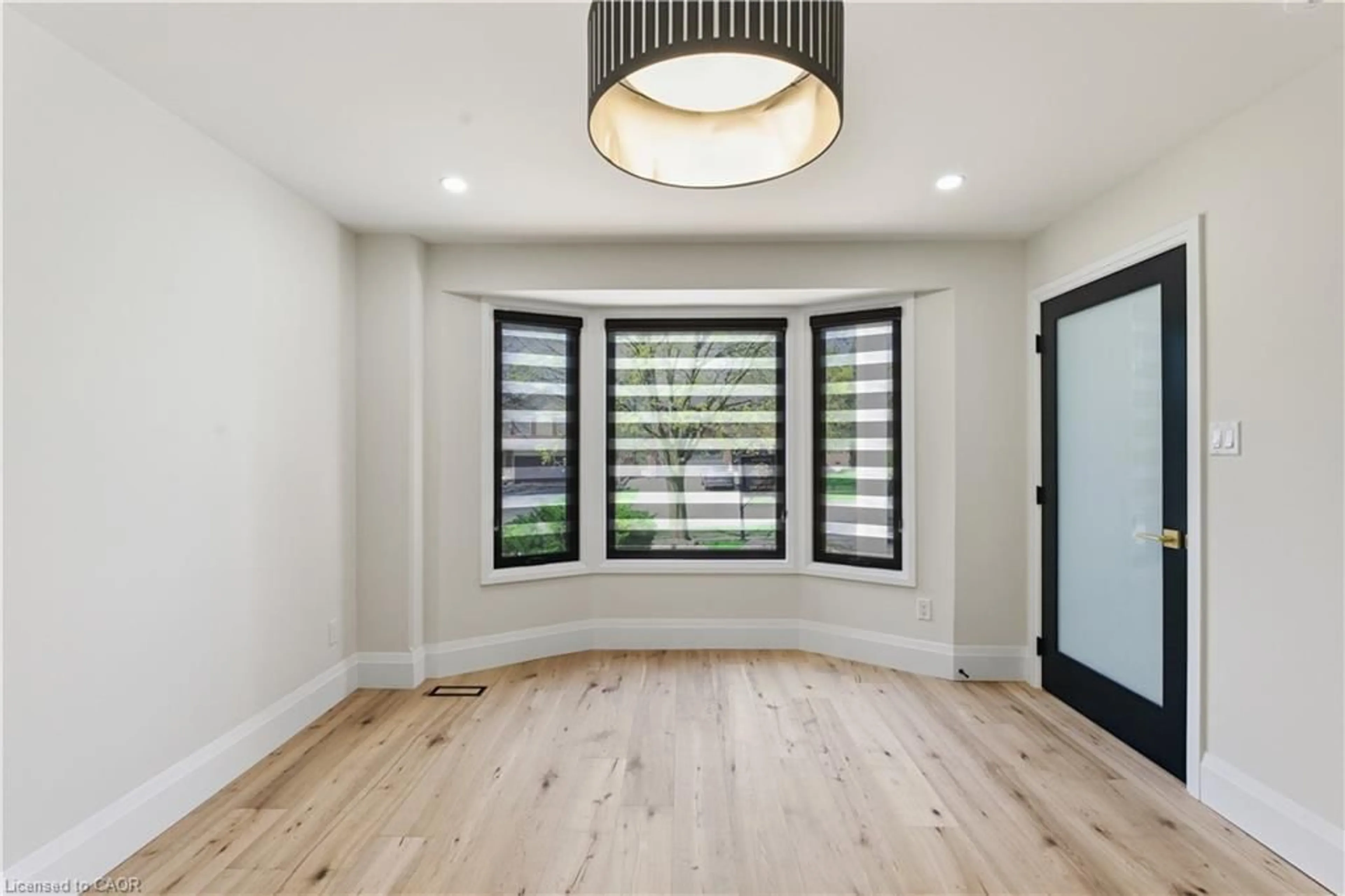 Indoor entryway for 11 Bridlewood Dr, Guelph Ontario N1G 4A5