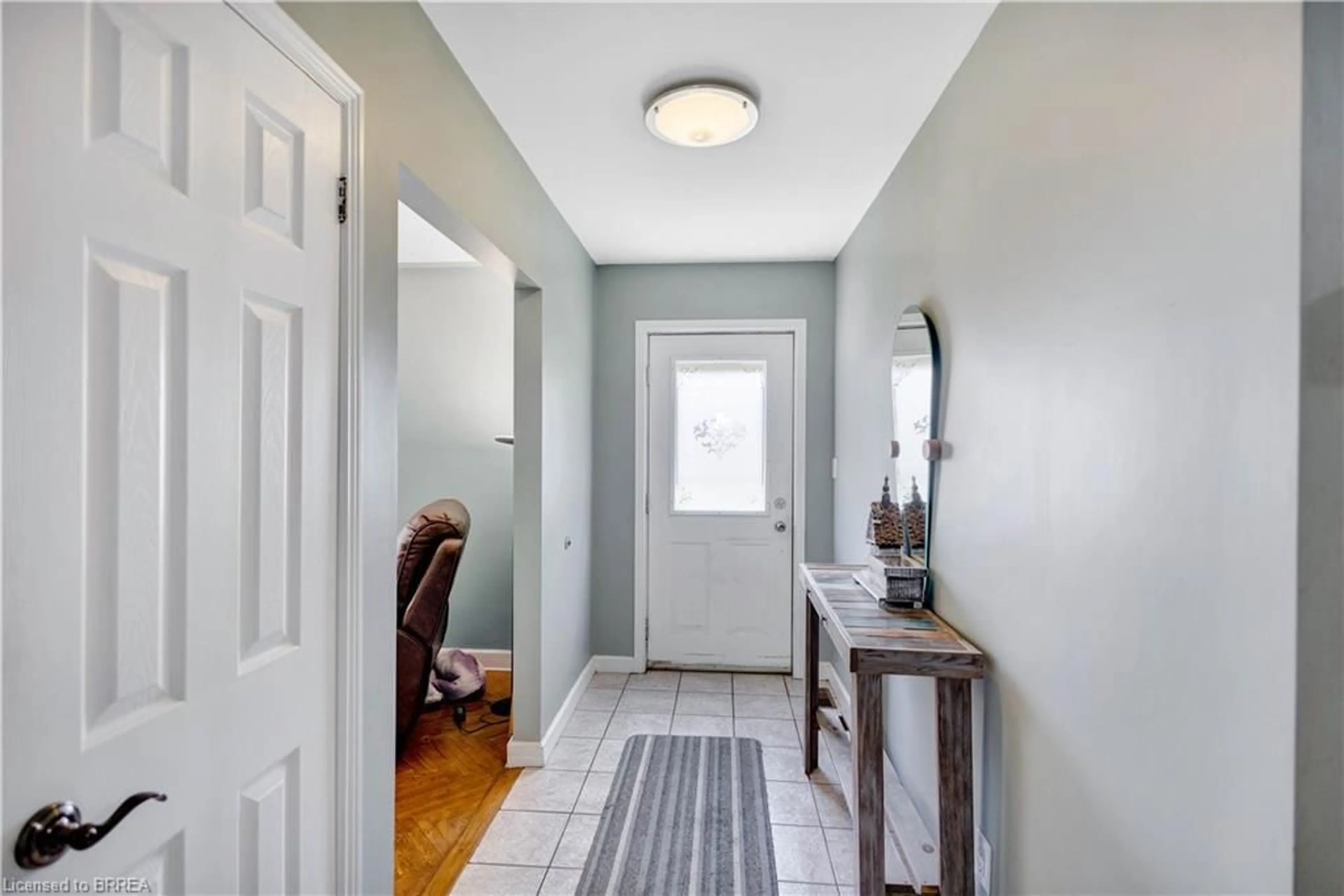Indoor entryway for 2221 1st Conc Rd St, Delhi Ontario N4B 2W4