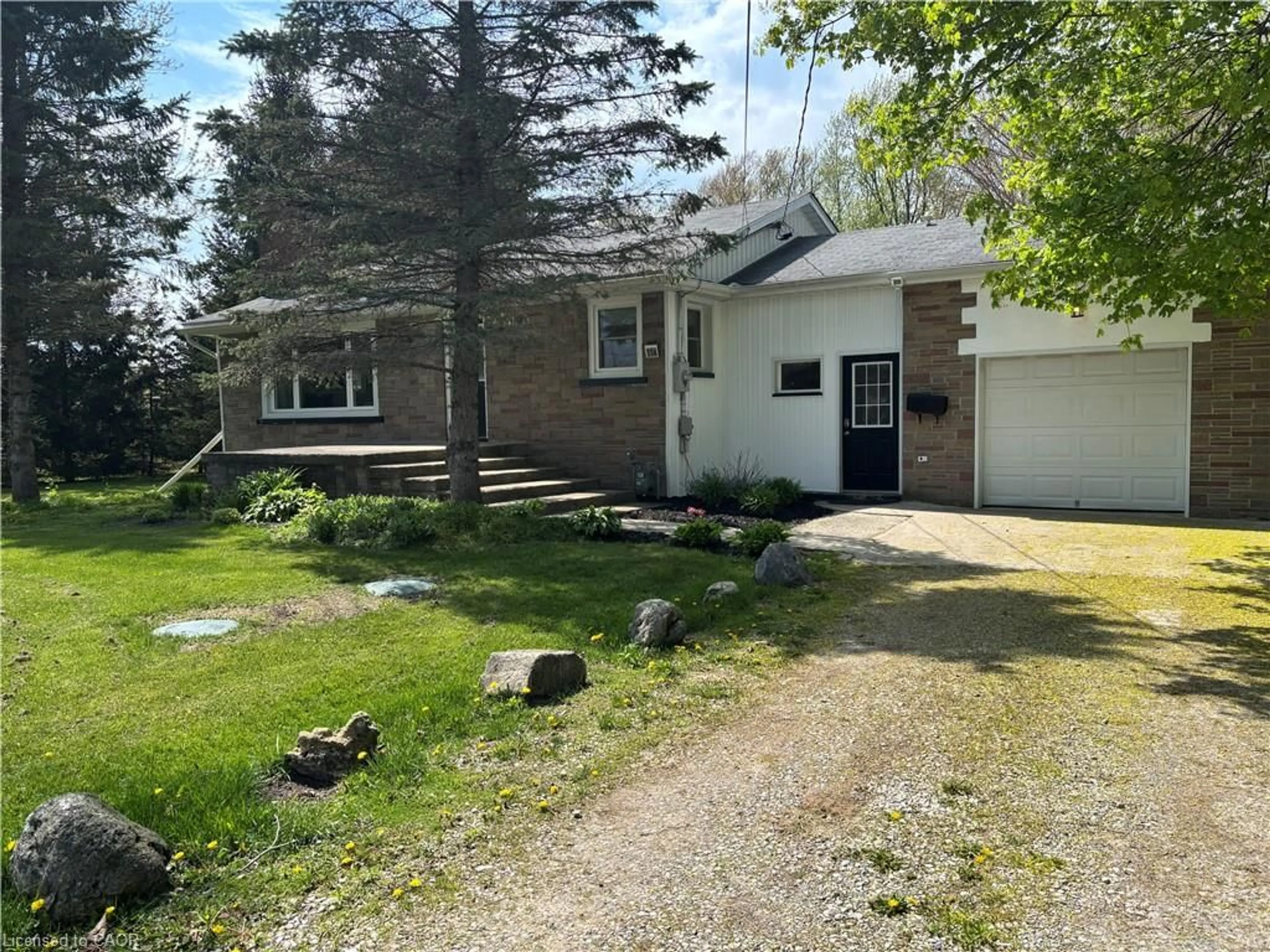 A pic from outside/outdoor area/front of a property/back of a property/a pic from drone, street for 104 Diltz Rd, Dunnville Ontario N1A 2V5
