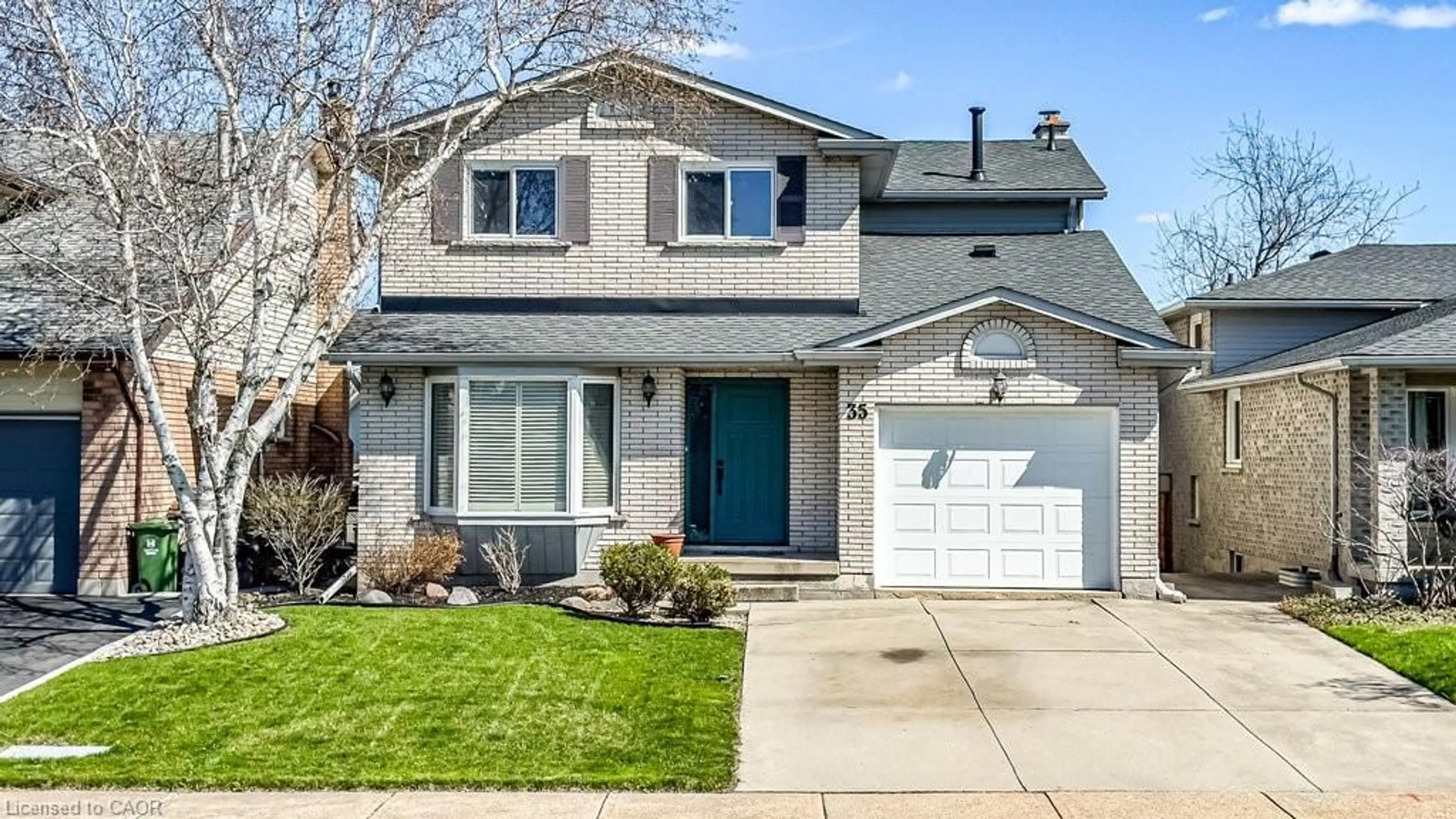 Home with vinyl exterior material, street for 35 Horizon Crt, Hamilton Ontario L9B 1W8