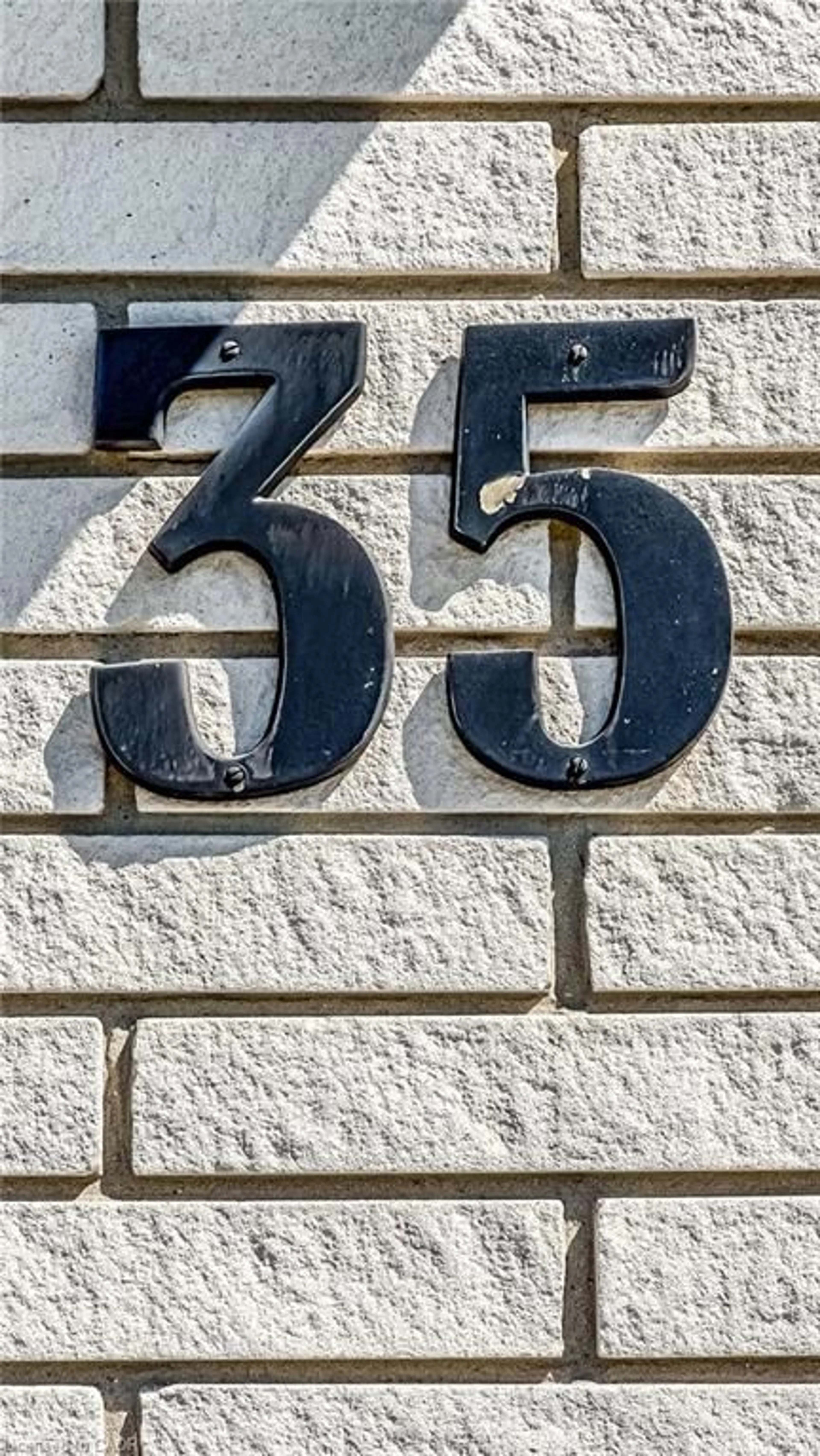 Unknown for 35 Horizon Crt, Hamilton Ontario L9B 1W8