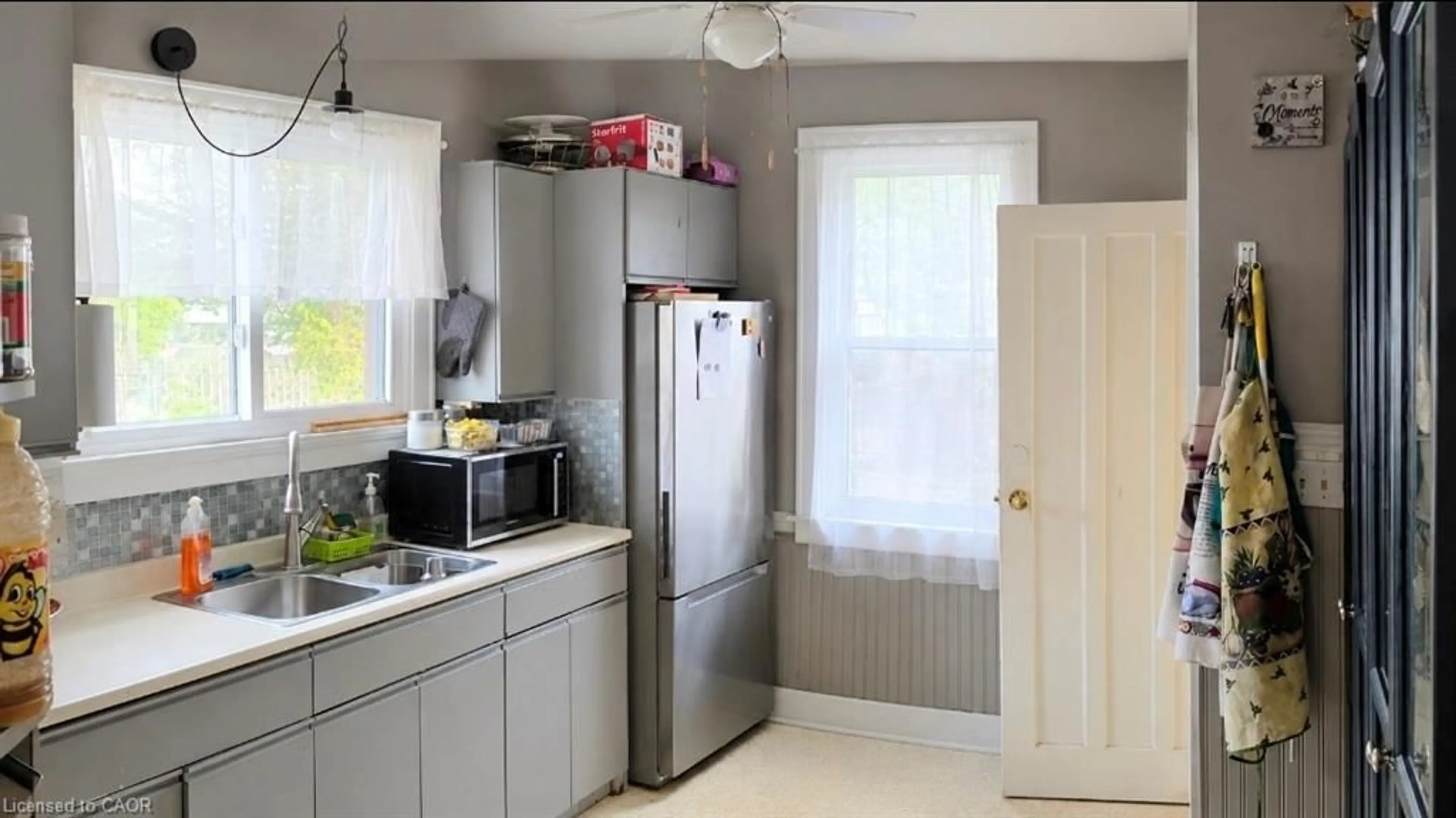 Standard kitchen, unknown for 206 Robinson St, Simcoe Ontario N3Y 1X3