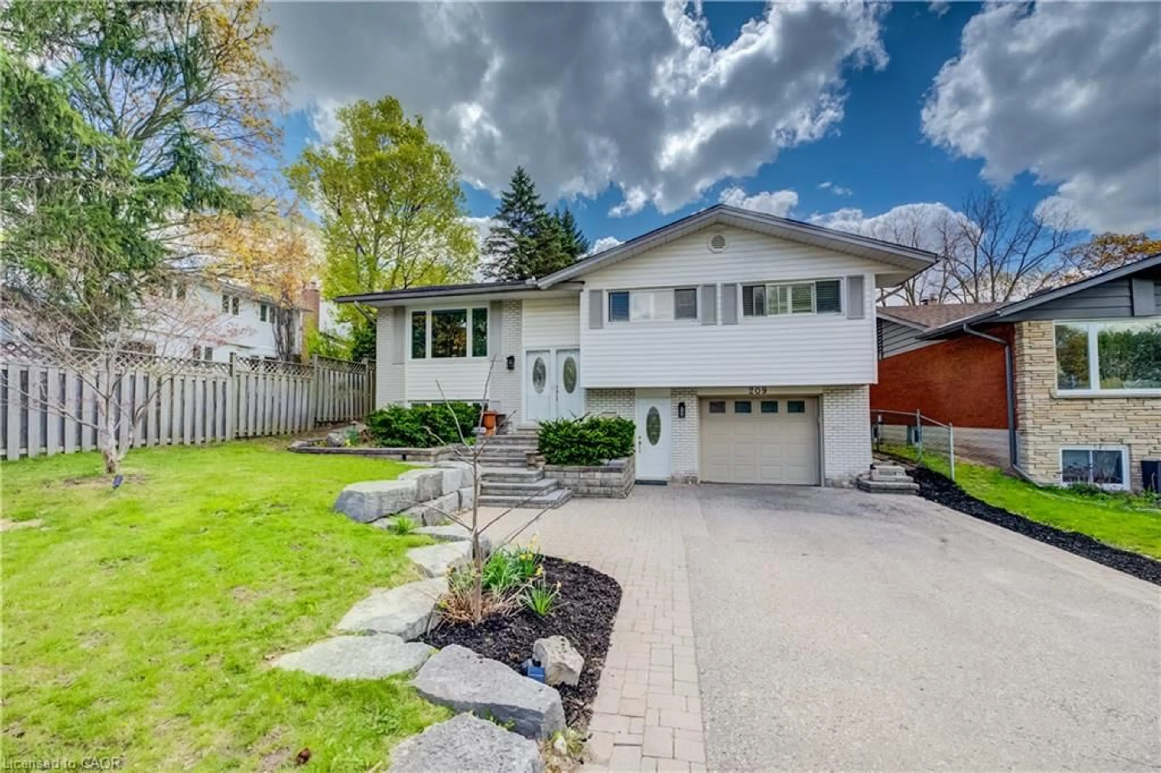 Unknown for 209 Willowdale Ave, Waterloo Ontario N2J 3M2