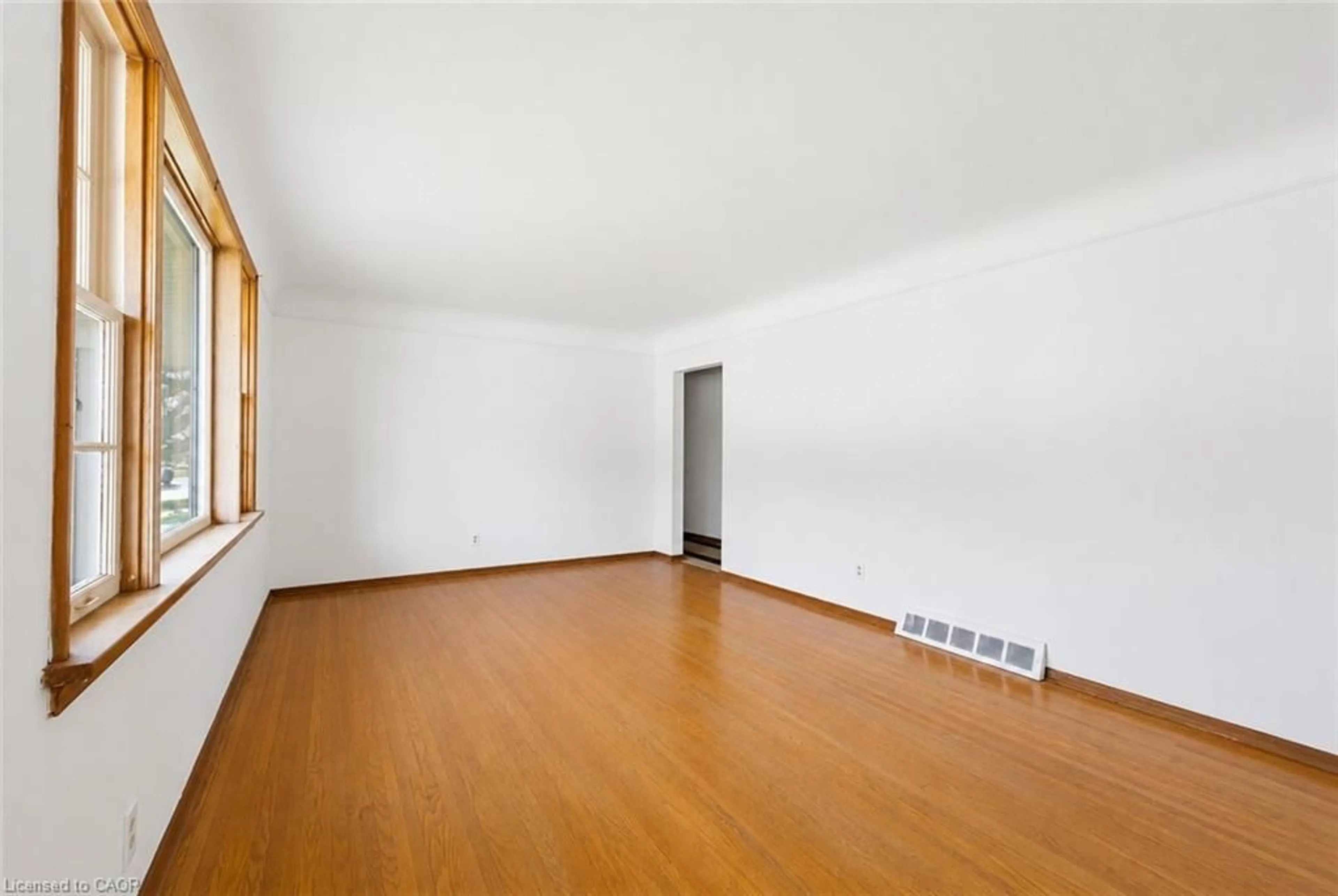 A pic of a room for 594 Krug St, Kitchener Ontario N2B 1L7