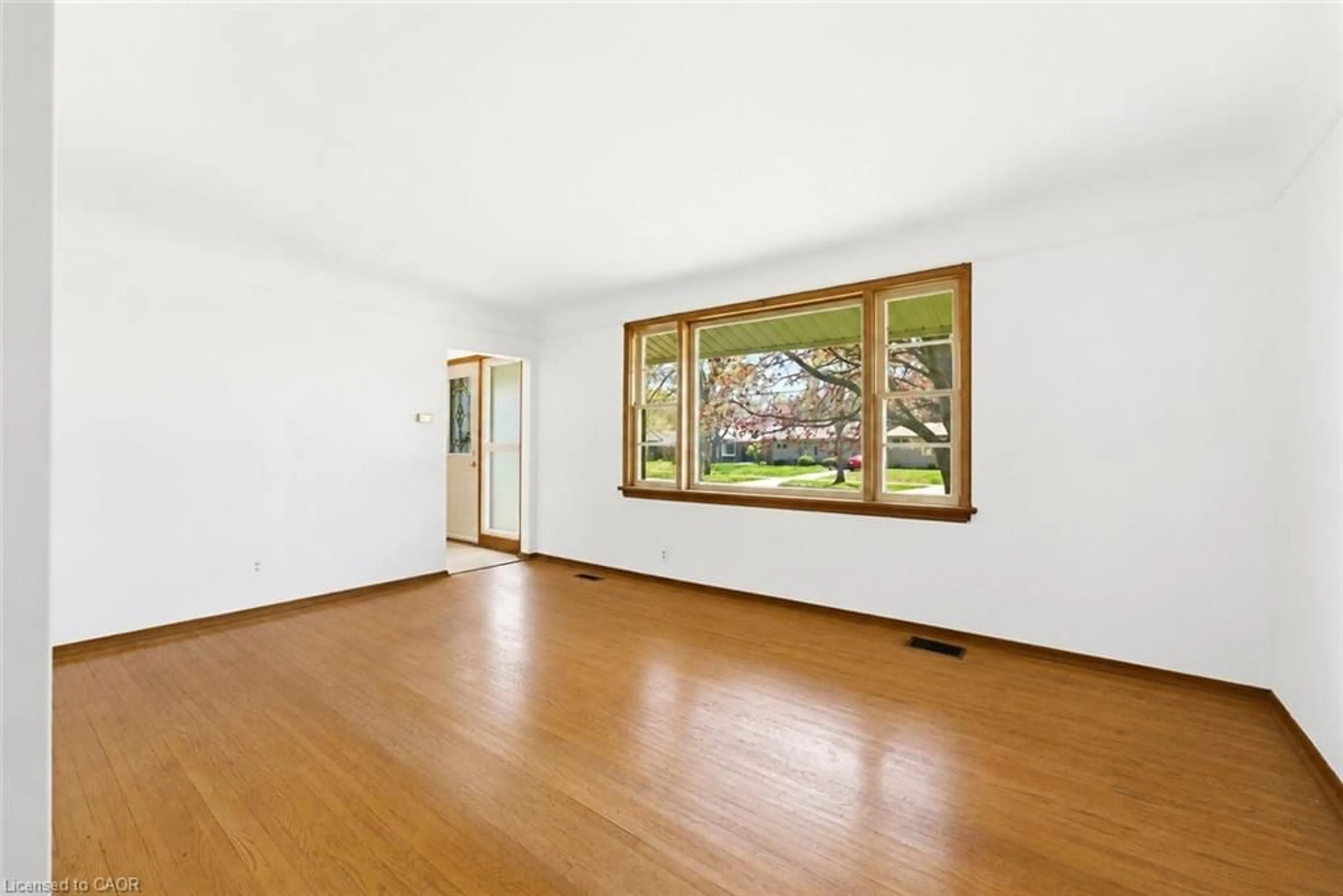 A pic of a room for 594 Krug St, Kitchener Ontario N2B 1L7