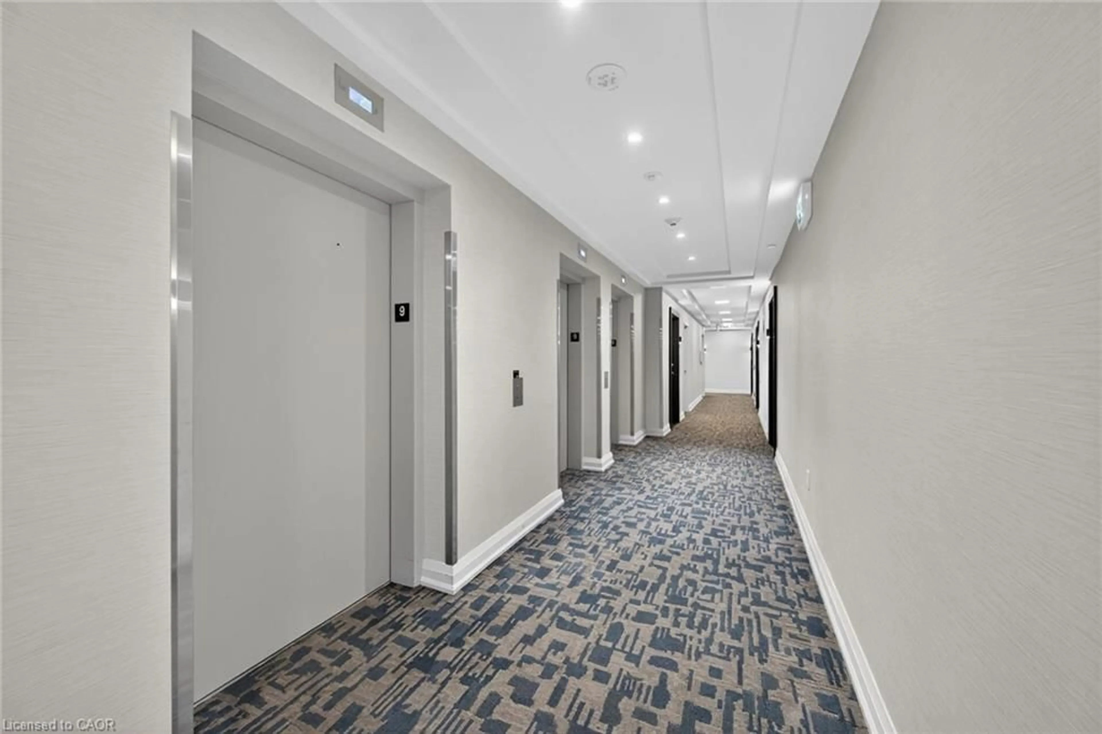 Indoor foyer for 212 King William St #921, Hamilton Ontario L8R 0A7