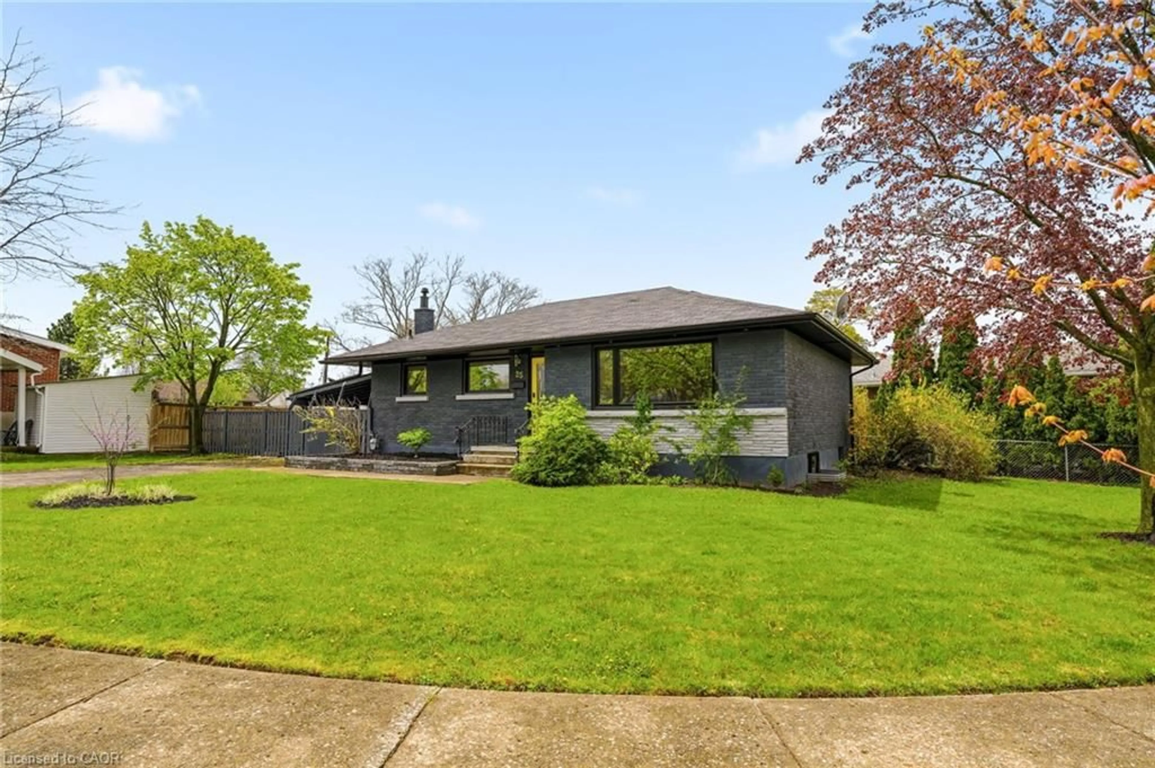 Home with brick exterior material, street for 25 Briarsdale Dr, St. Catharines Ontario L2T 2Z4