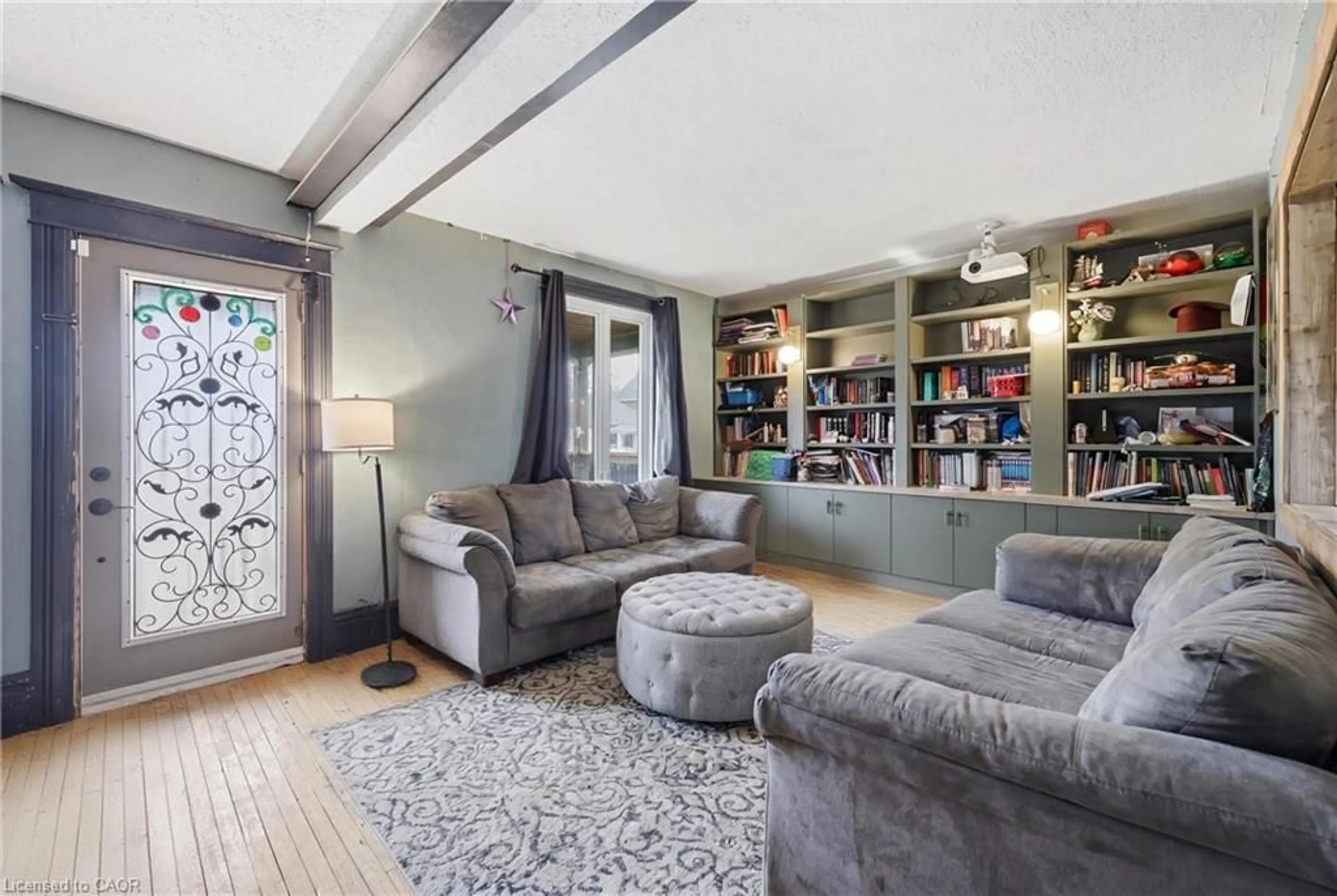 Living room with furniture, unknown for 54 Evan St, Welland Ontario L3B 3V5