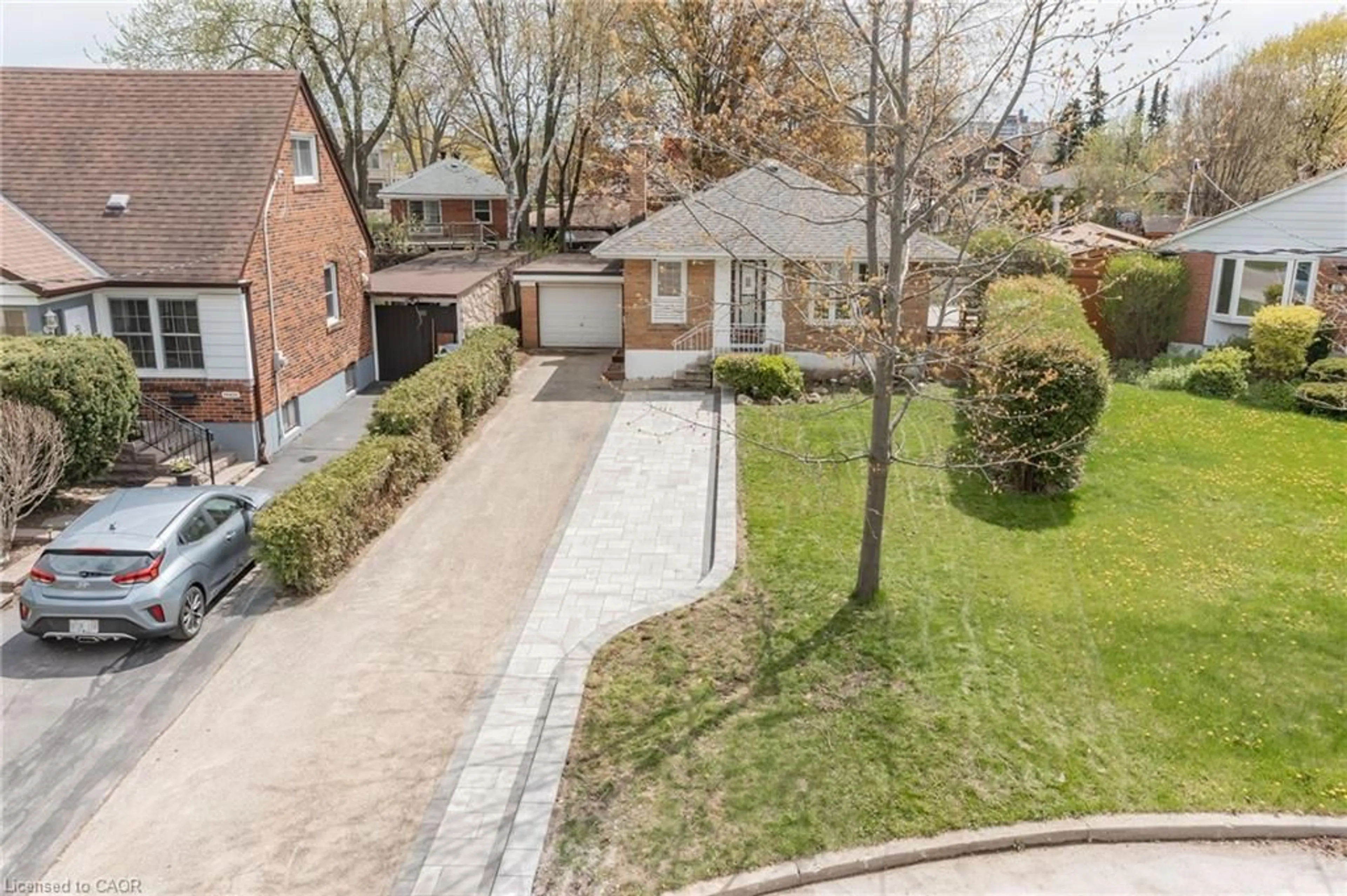 A pic from outside/outdoor area/front of a property/back of a property/a pic from drone, street for 32 Christina Cres, Scarborough Ontario M1R 4H6
