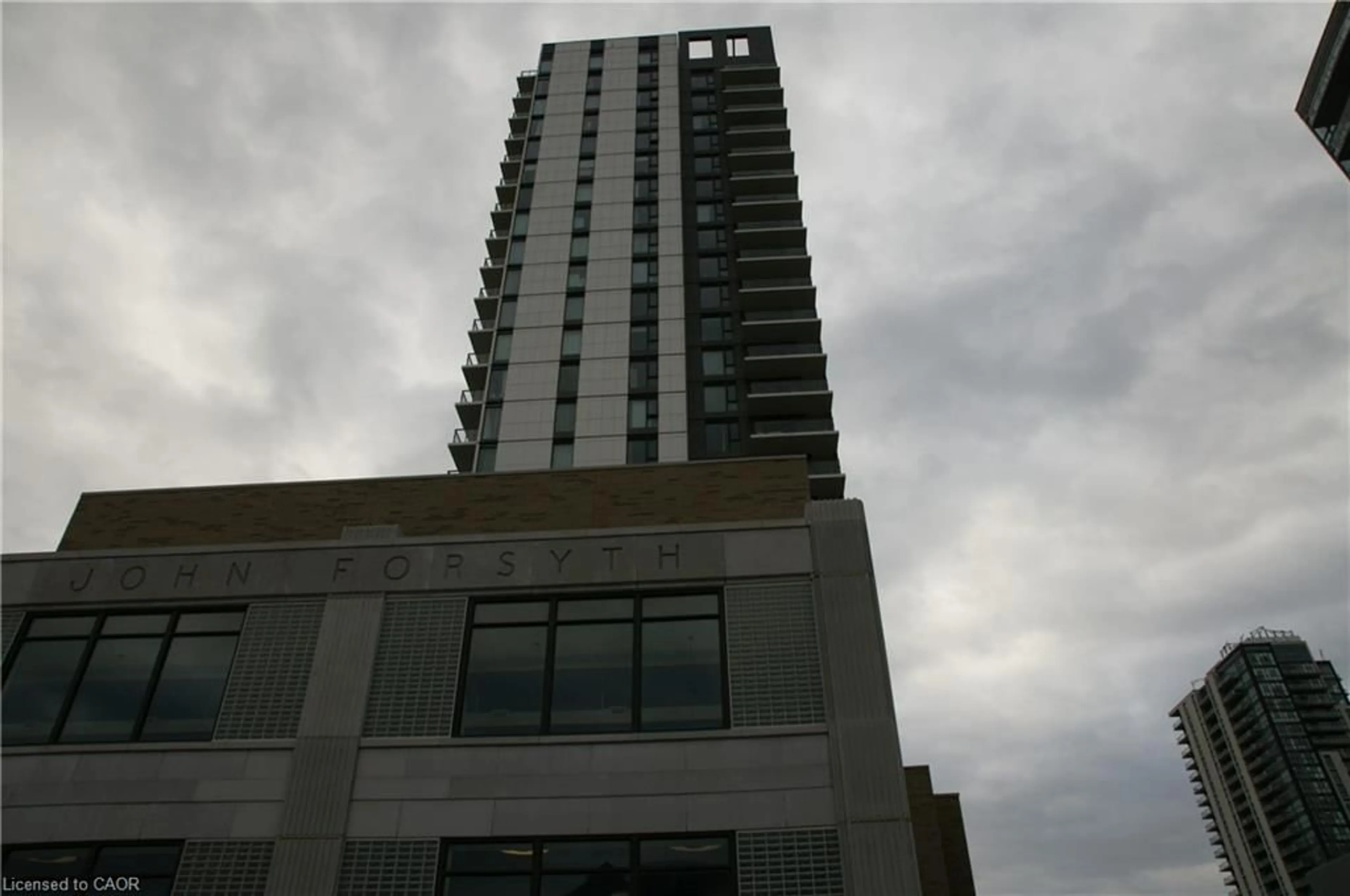 Blurry image for 55 Duke St #1006, Kitchener Ontario N2X 3H9