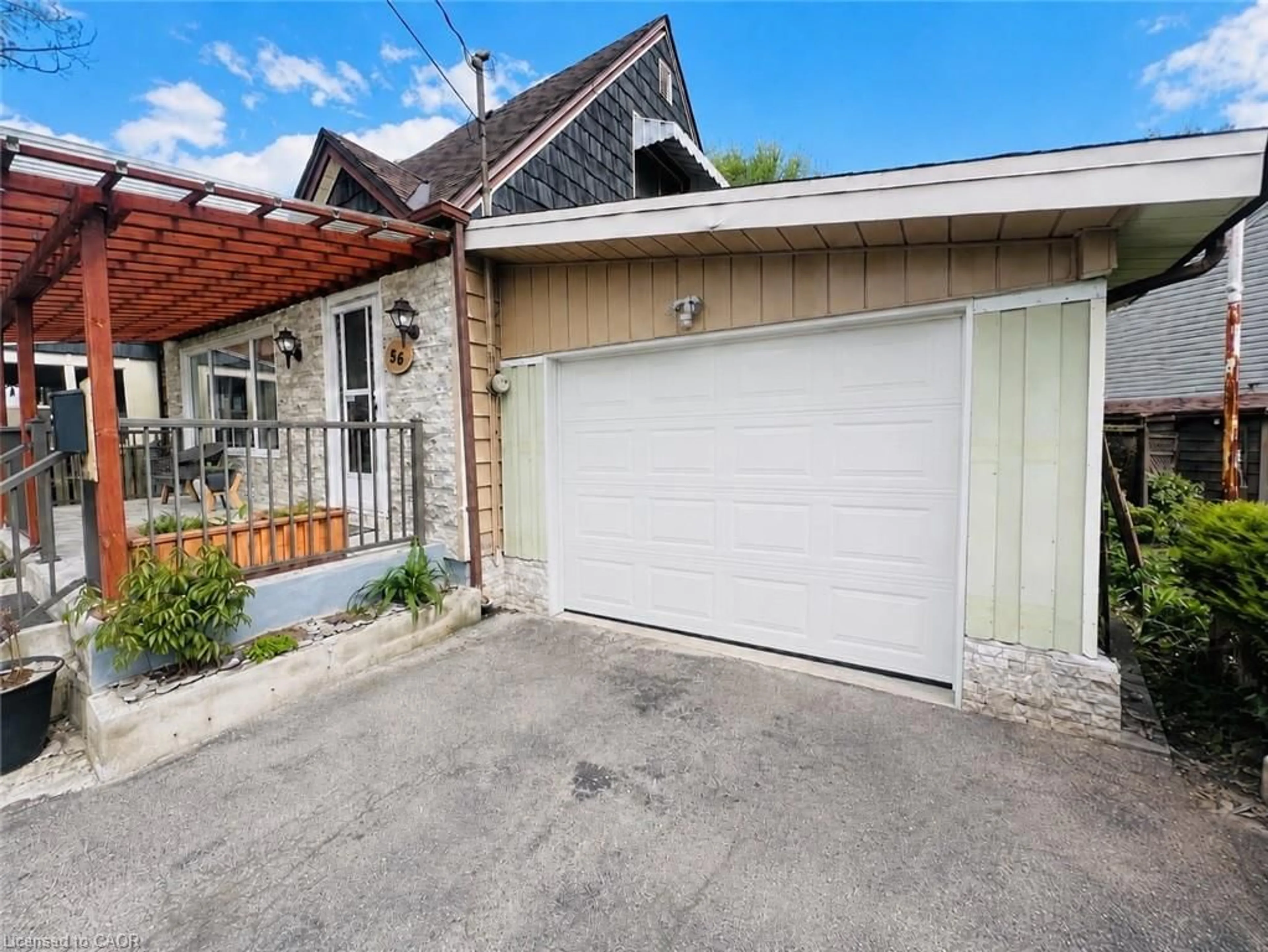 Indoor garage for 56 Eastvale Pl, Hamilton Ontario L8H 1P1