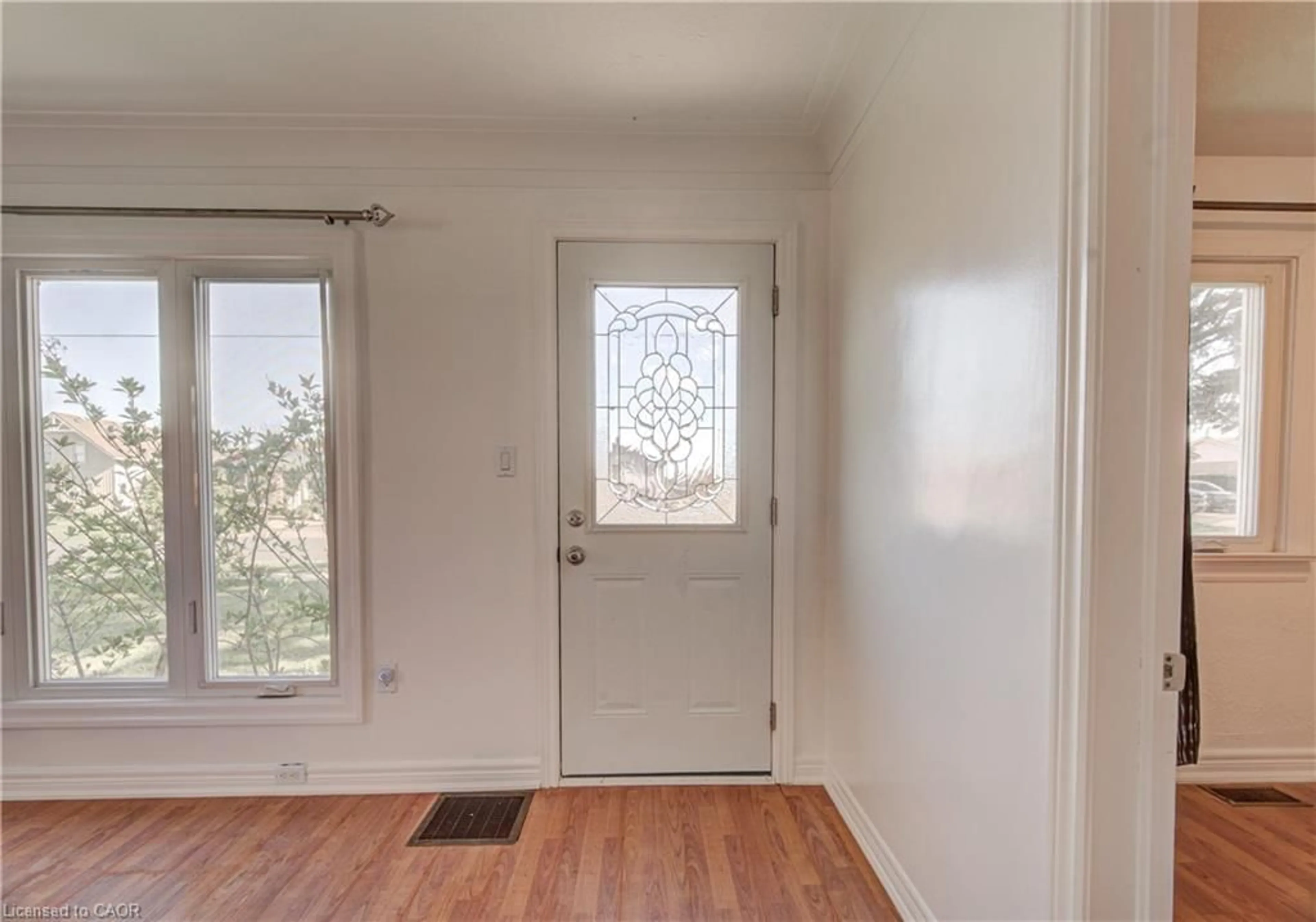 Indoor entryway for 193 West Church St, Waterford Ontario N0E 1Y0