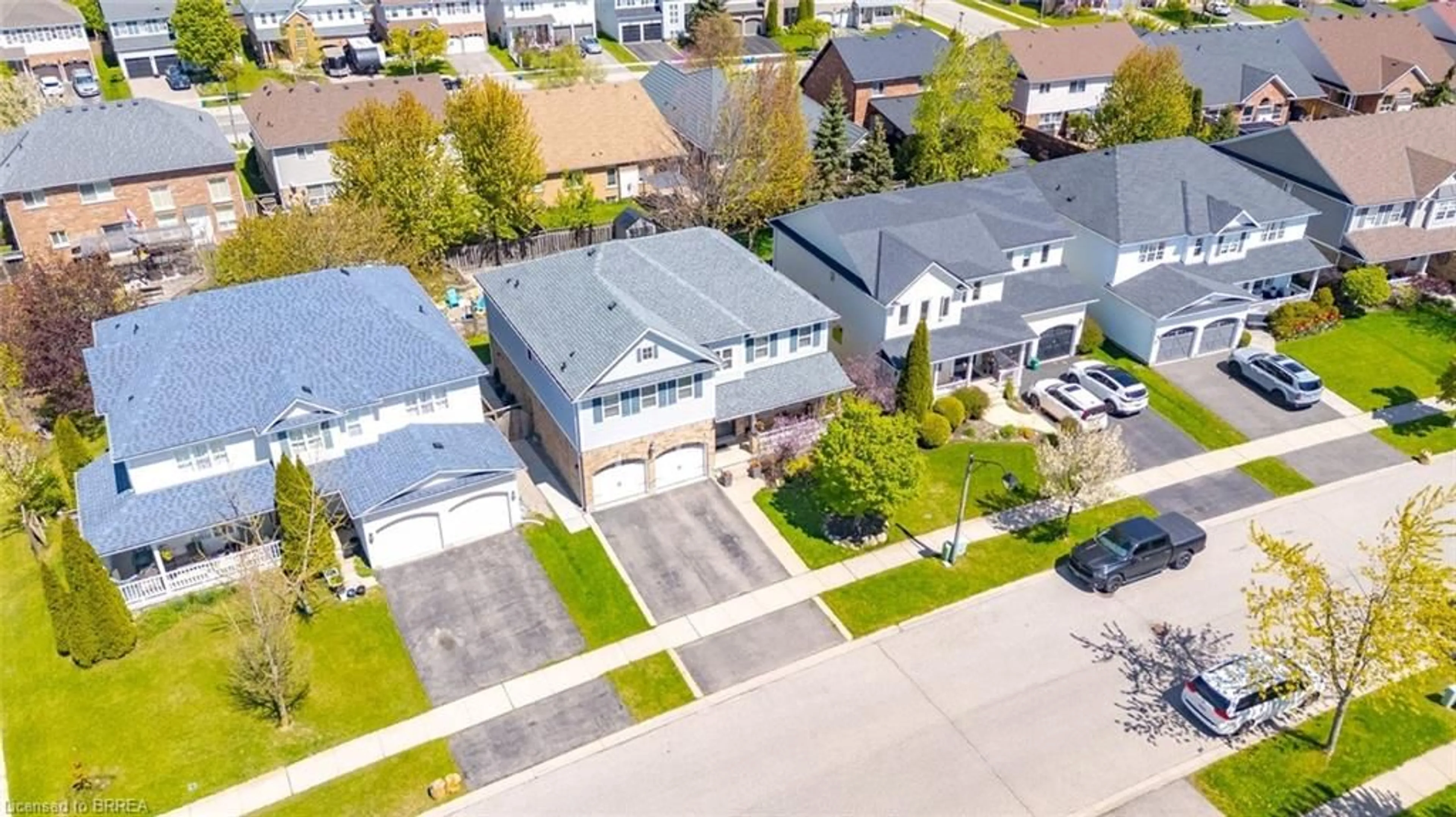 A pic from outside/outdoor area/front of a property/back of a property/a pic from drone, street for 20 Webb Ave, Brantford Ontario N3T 6S5
