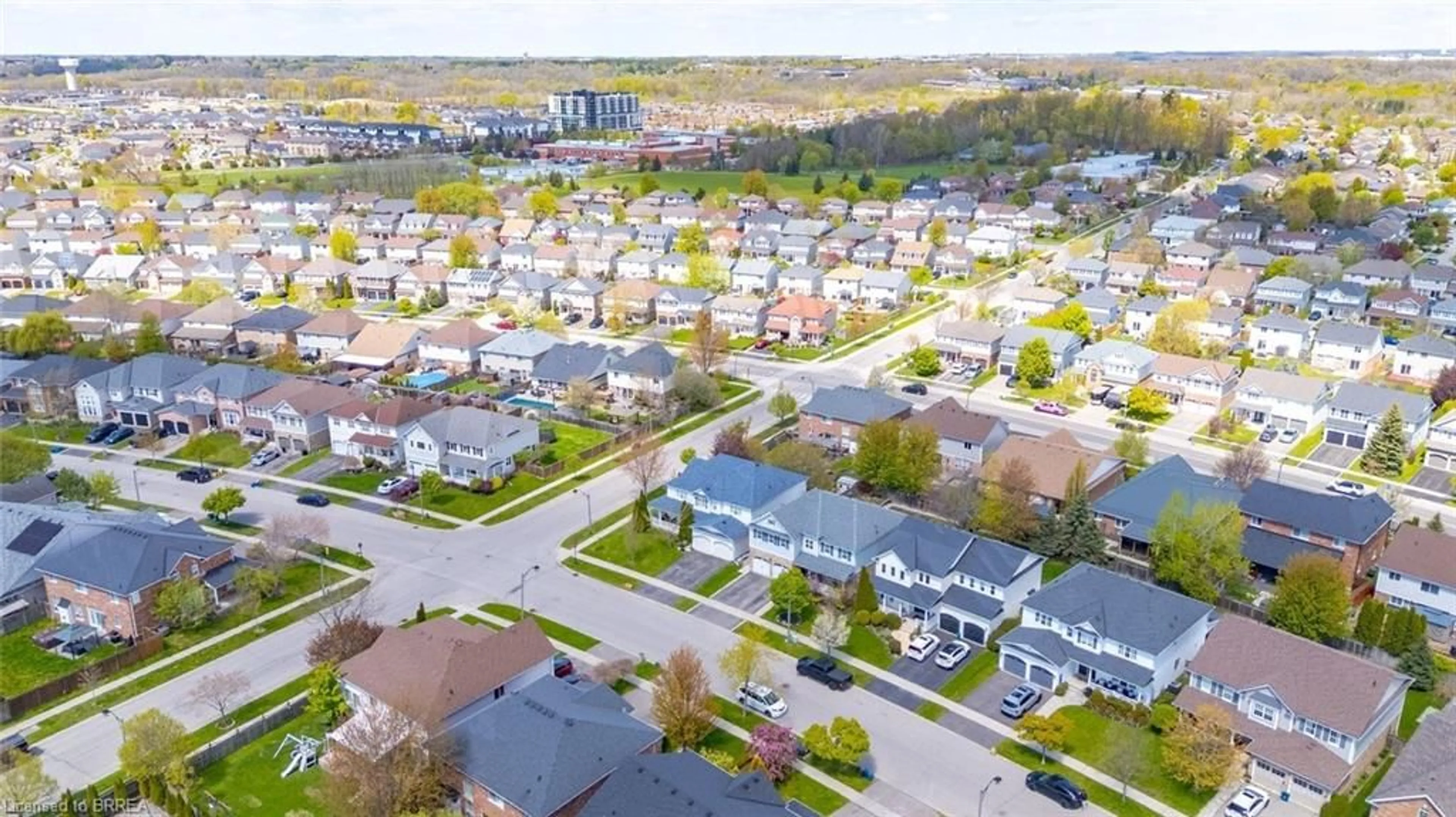 A pic from outside/outdoor area/front of a property/back of a property/a pic from drone, street for 20 Webb Ave, Brantford Ontario N3T 6S5