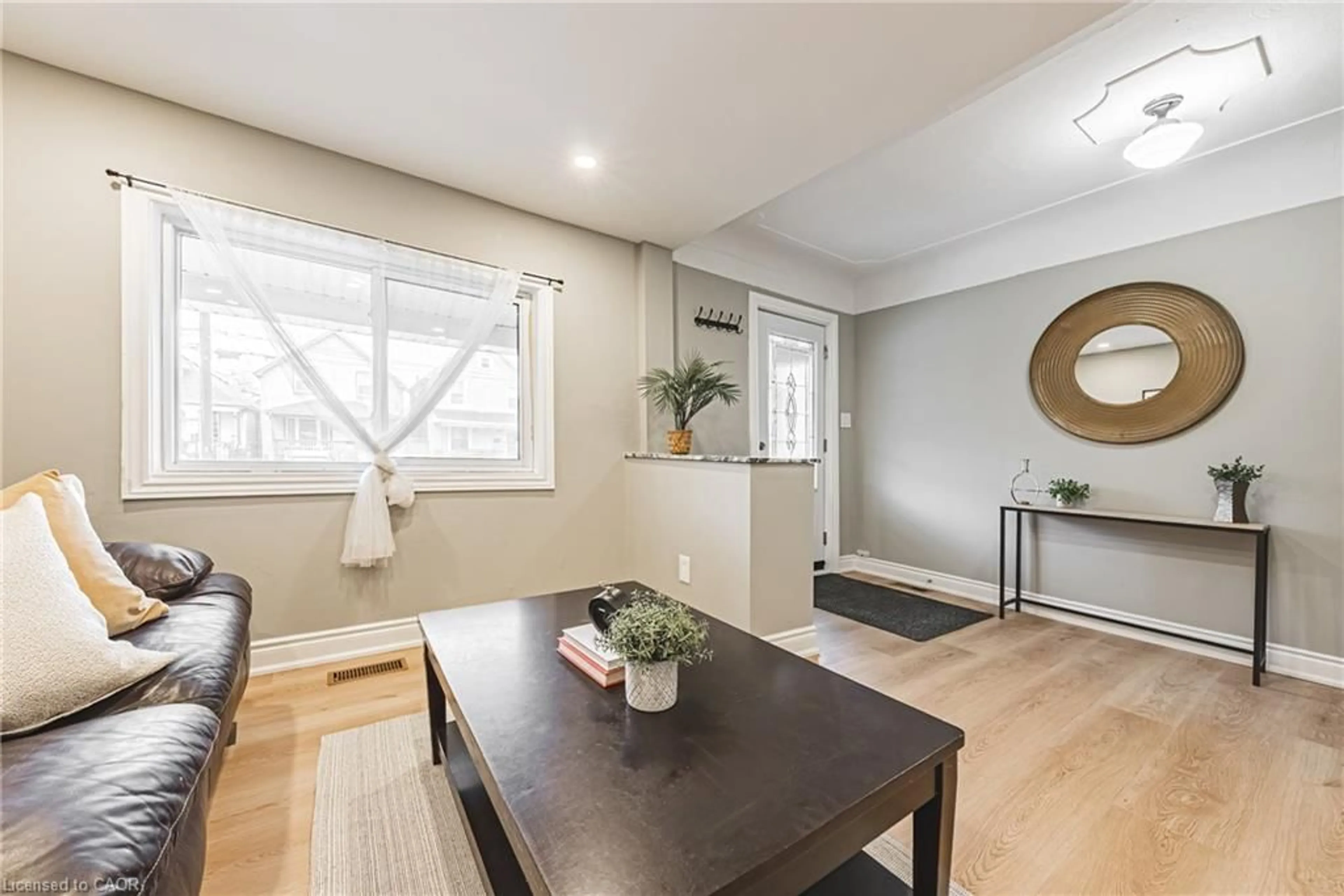 A pic of a room for 24 Rowanwood St, Hamilton Ontario L8L 7H3