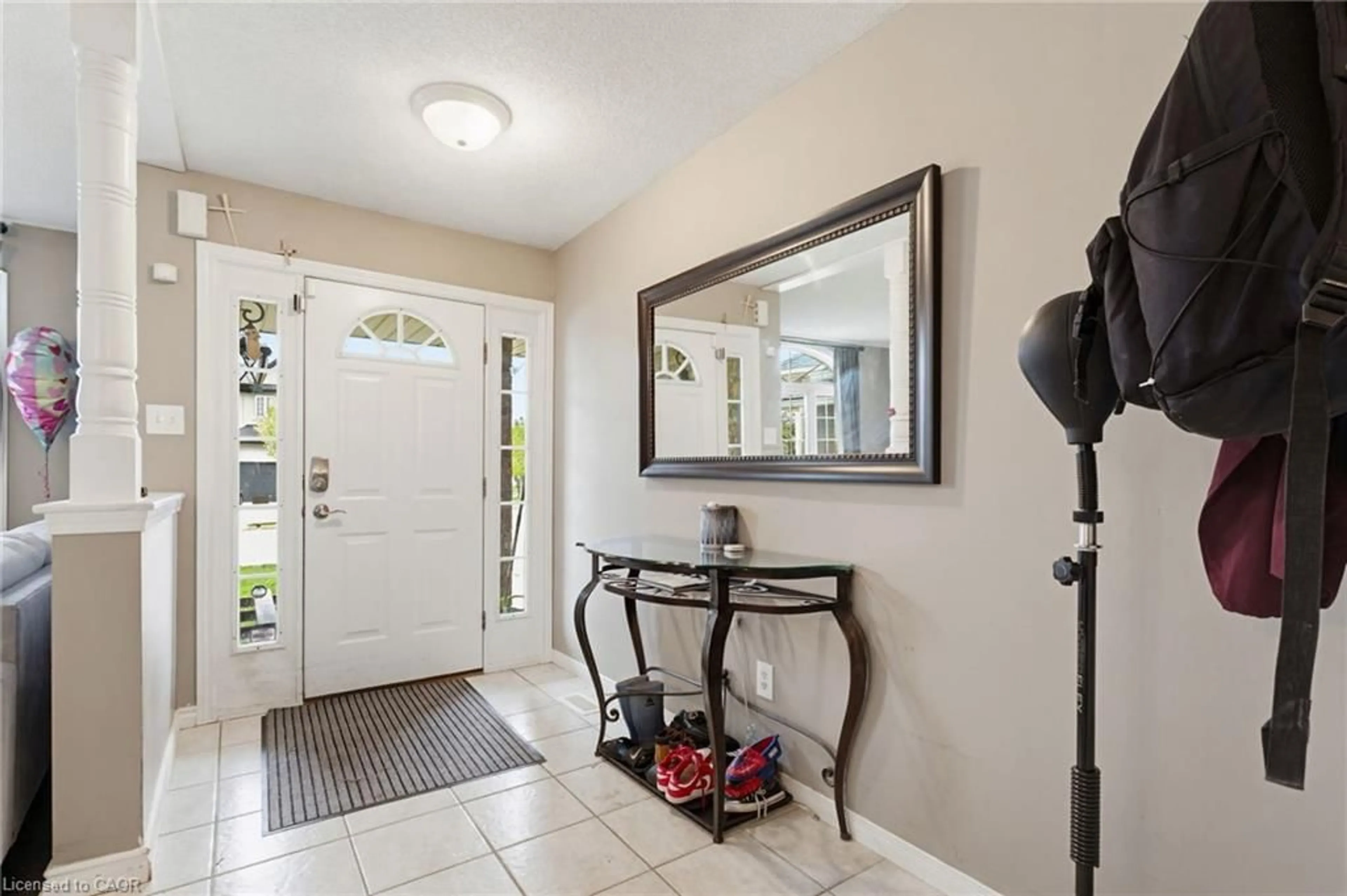Indoor entryway for 47 Hannah Cres, Hamilton Ontario L9B 2V4