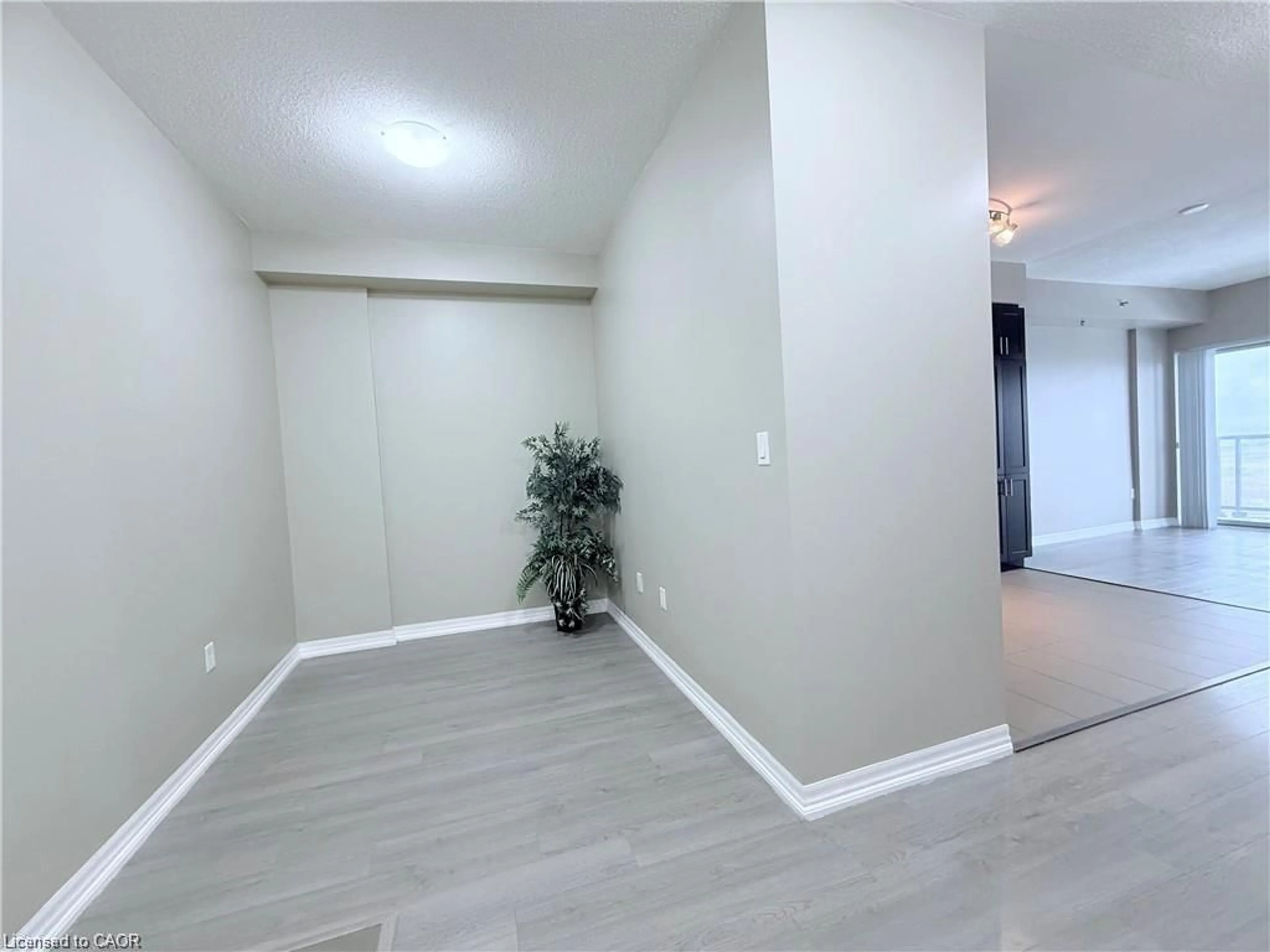 A pic of a room for 560 North Service Rd #605, Grimsby Ontario L3M 0G3