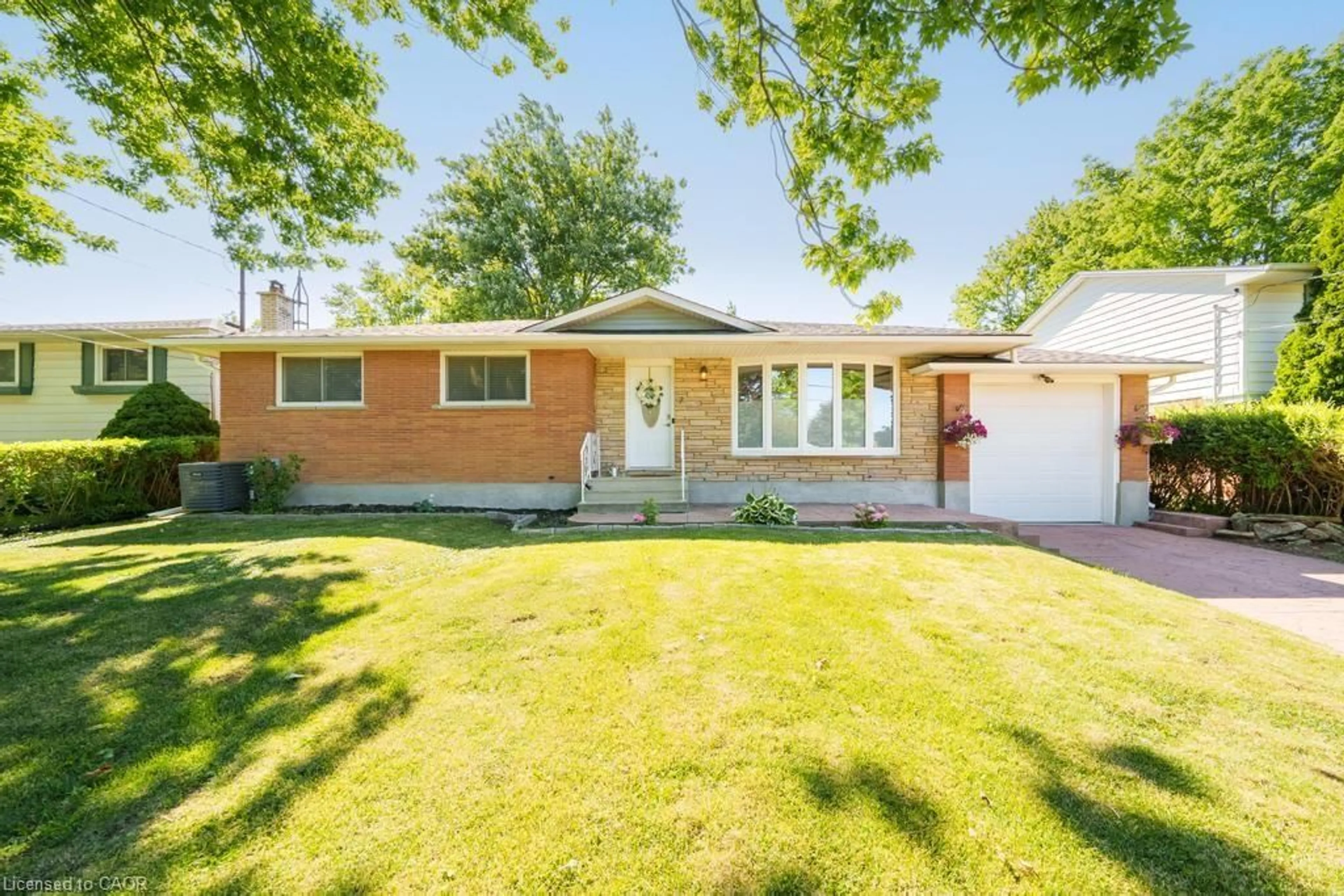 Home with brick exterior material, street for 7 Wallis Ave, Smithville Ontario L0R 2A0